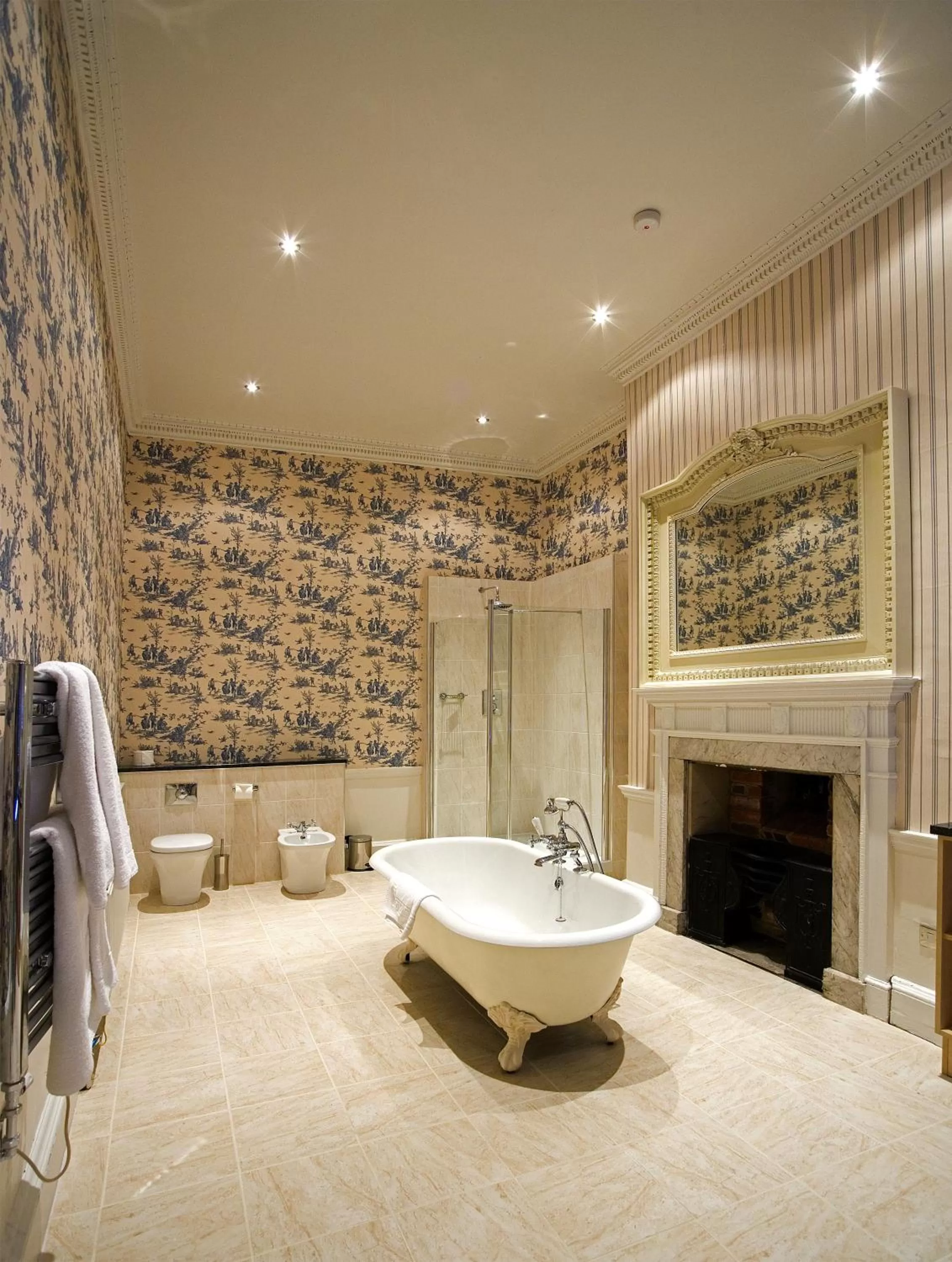 Shower in Colwick Hall Hotel