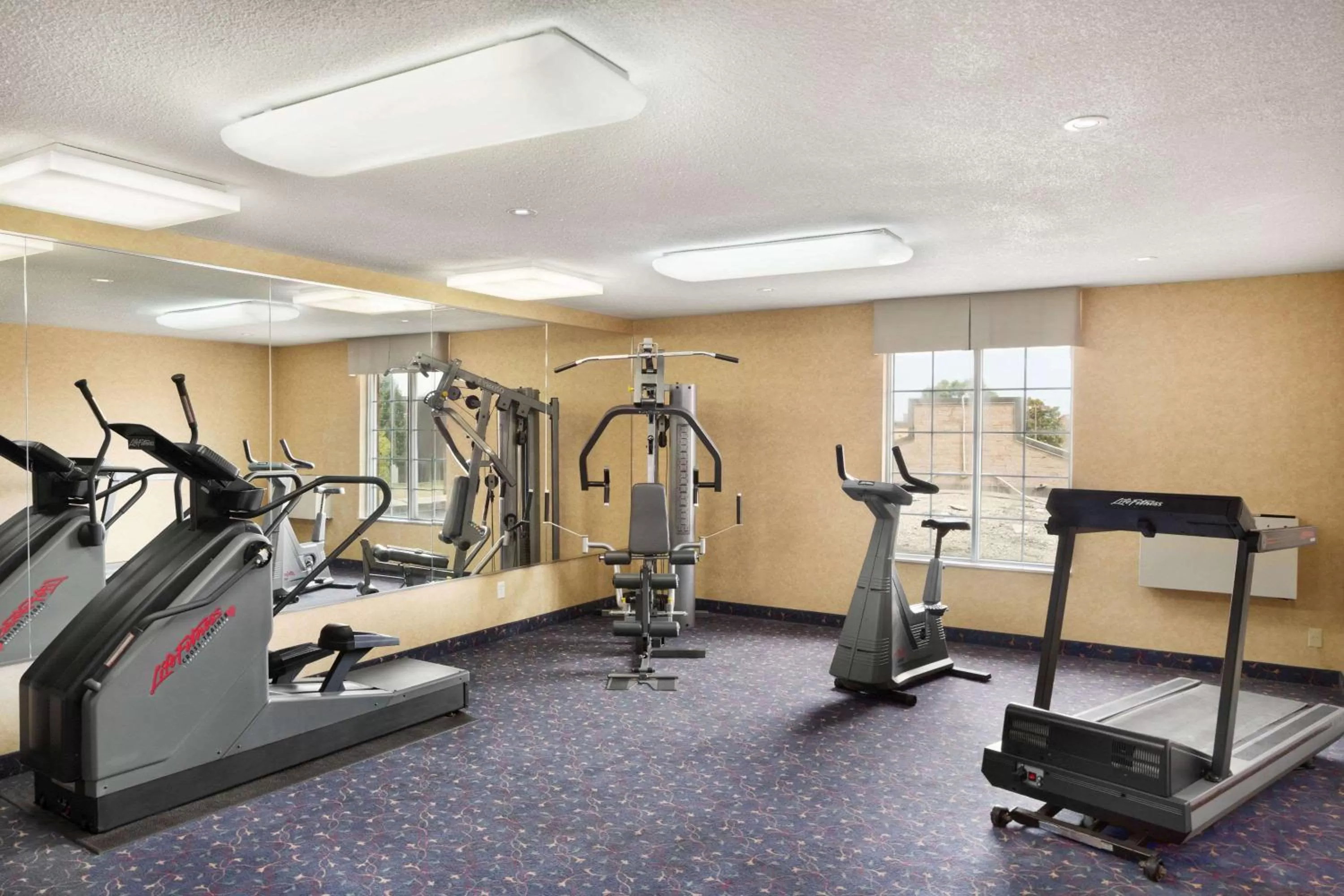 Fitness centre/facilities in Days Inn by Wyndham Brantford