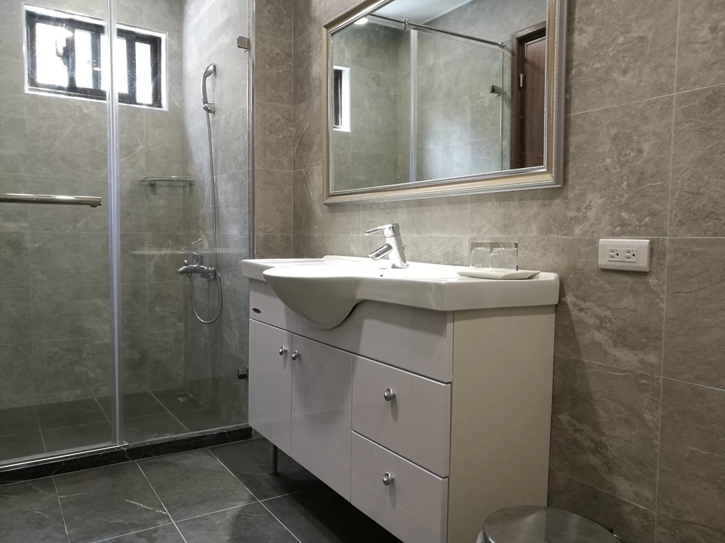 Shower in 名竹旅社 Minzu Hotel