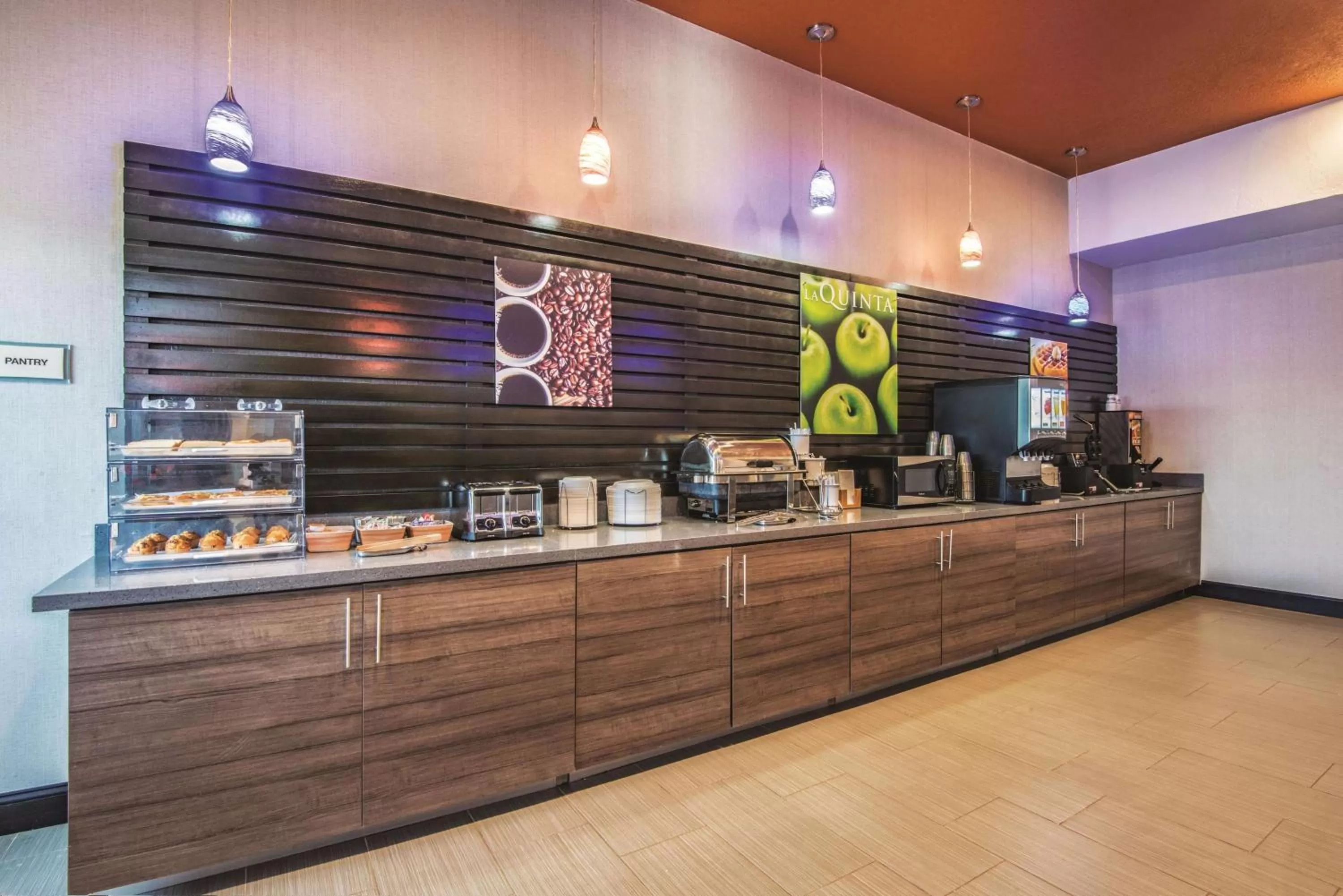 Restaurant/places to eat in La Quinta by Wyndham Guthrie