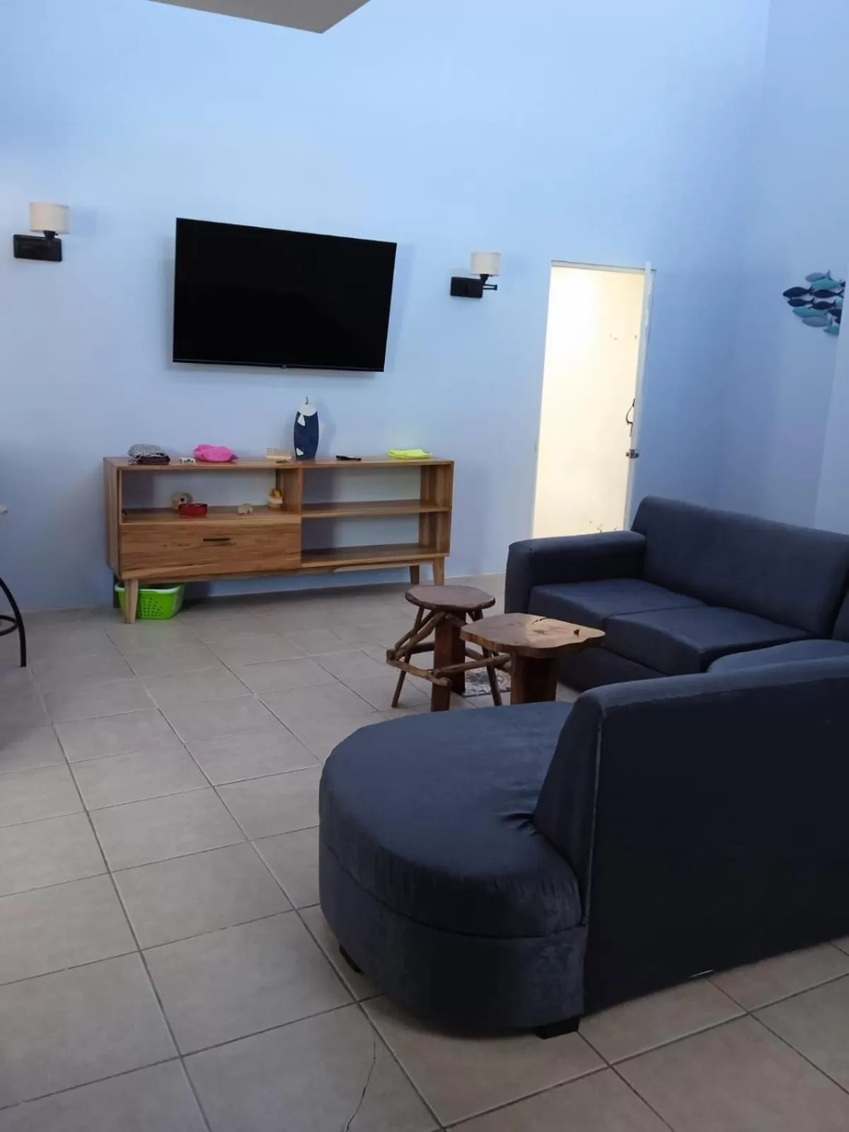 Communal lounge/ TV room in Hotel Mono Azul