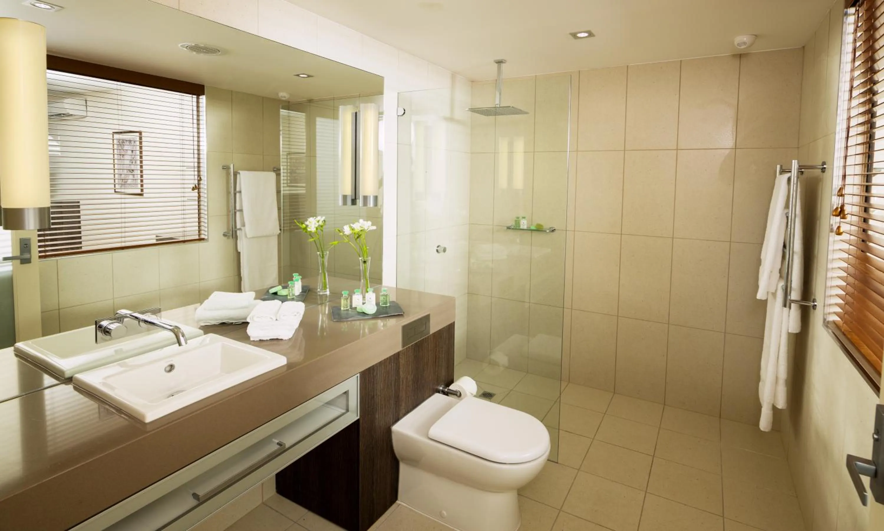 Bathroom in Cicada Lodge