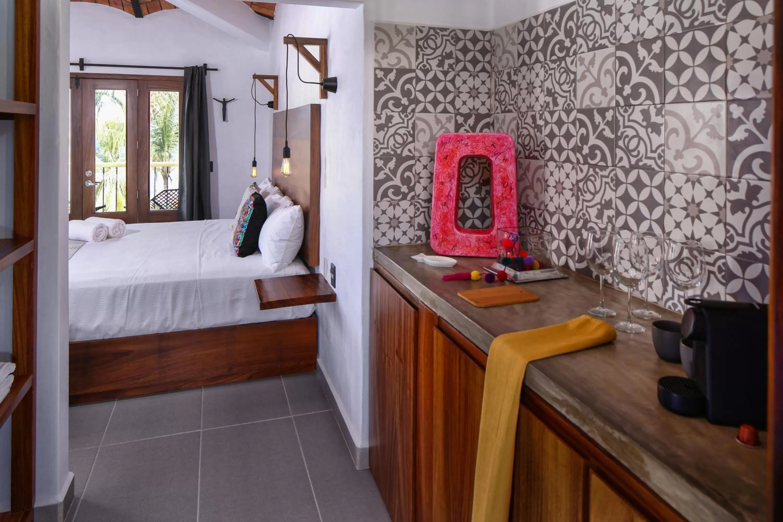 Coffee/tea facilities, Bed in DISTRITO 88 - Hotel Boutique Only Adults