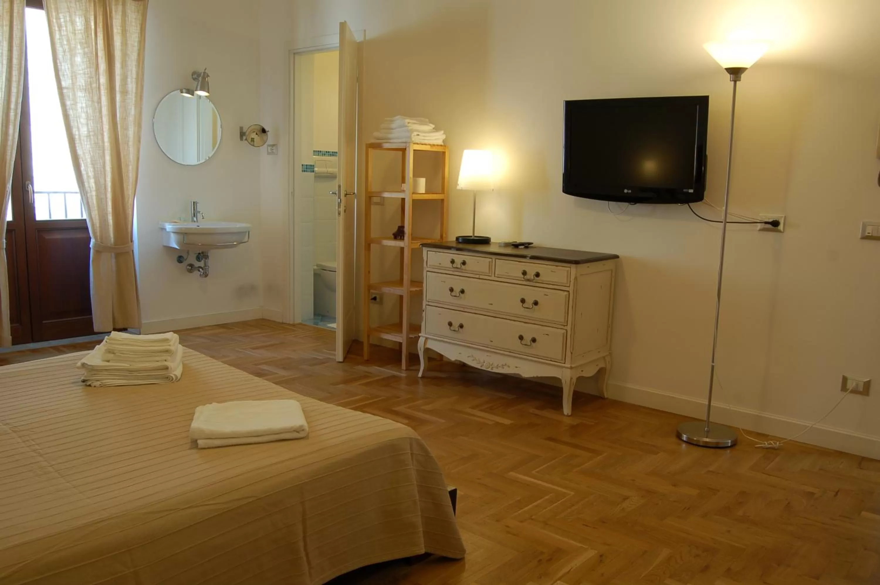 Bathroom, Bed in Federico Secondo B&B