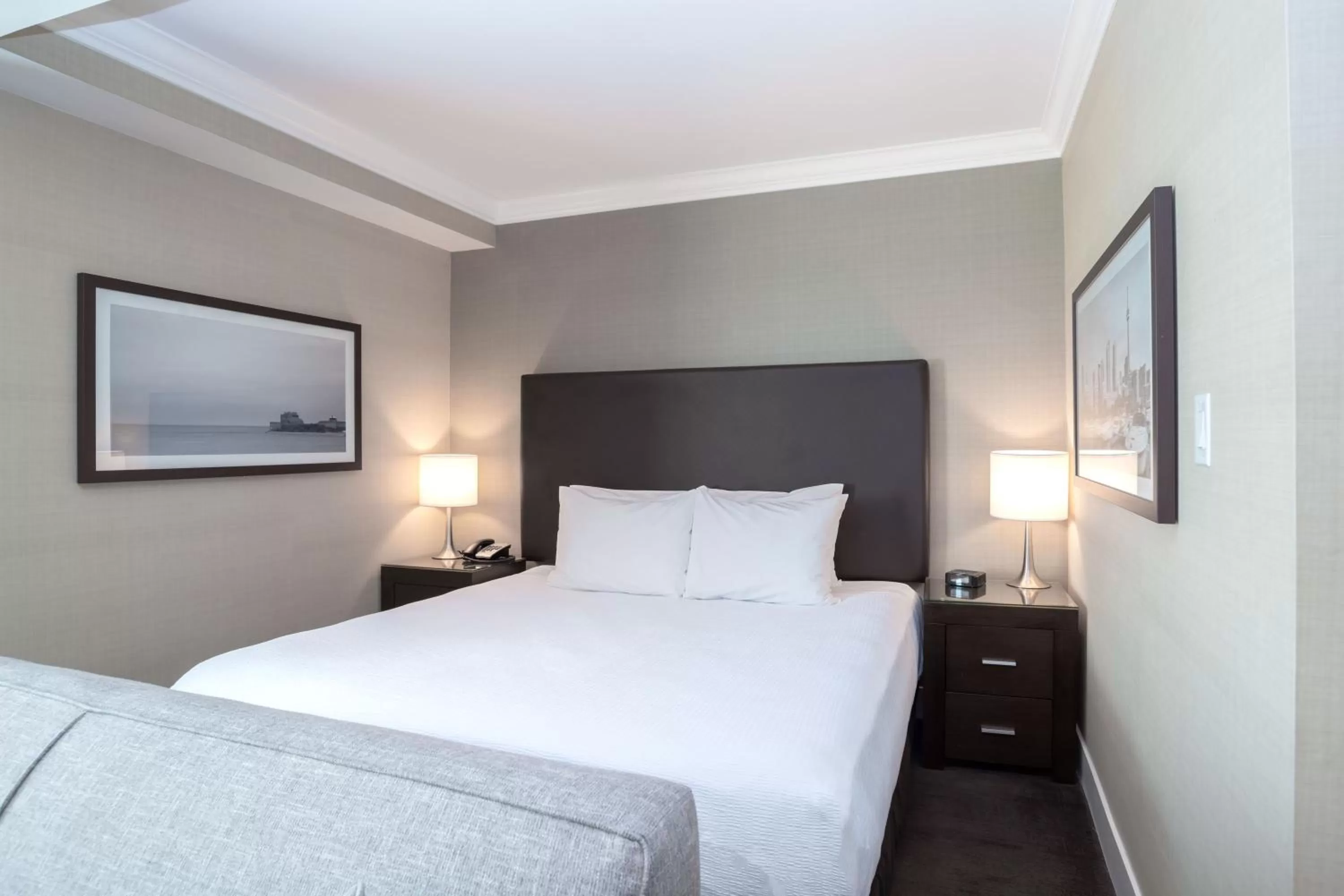 Photo of the whole room, Bed in Sandman Hotel Oakville