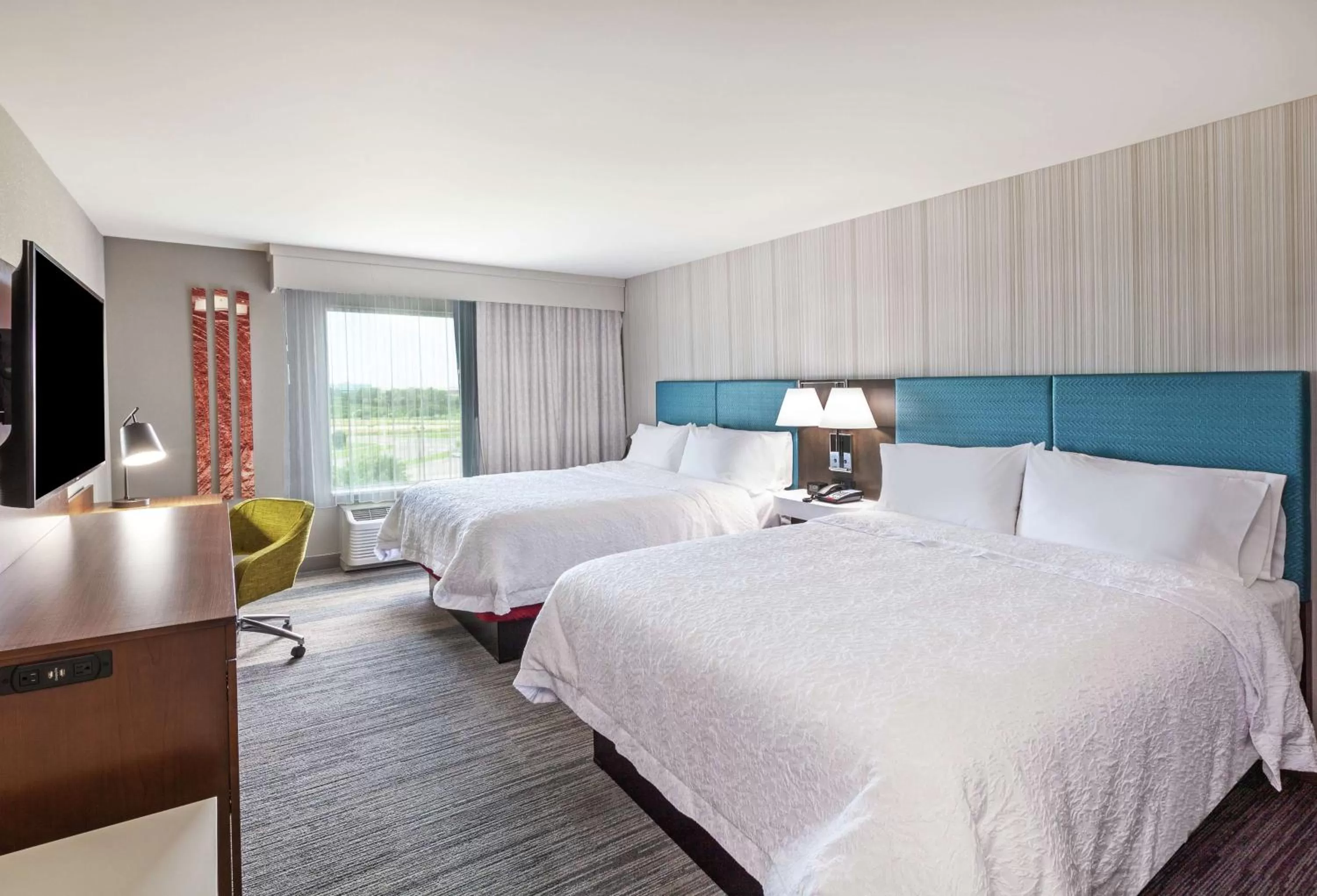 Bedroom, Bed in Hampton Inn Gardner