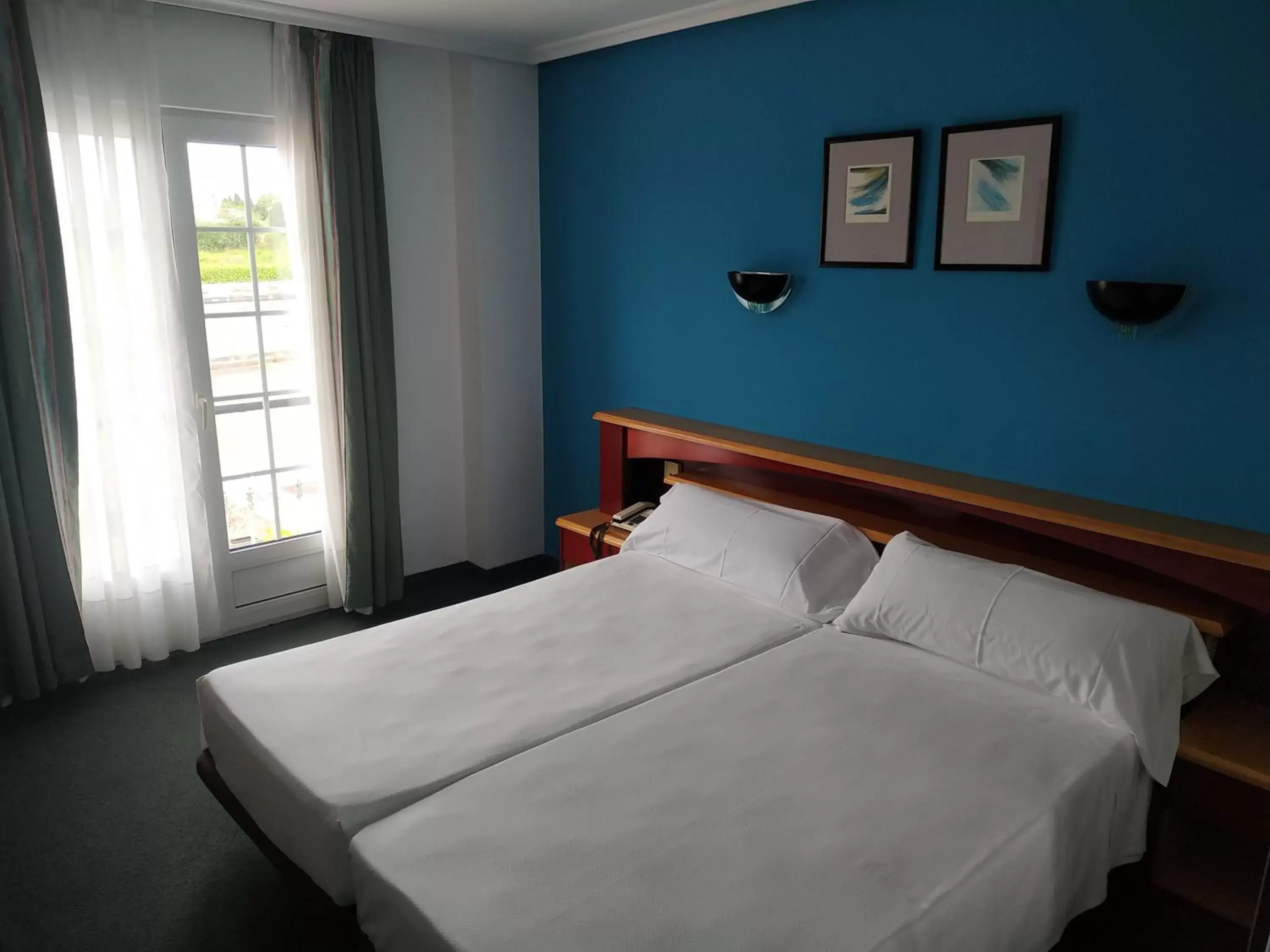 Twin Room in HOTEL LA CAMPANA Twin Room in HOTEL LA CAMPANA