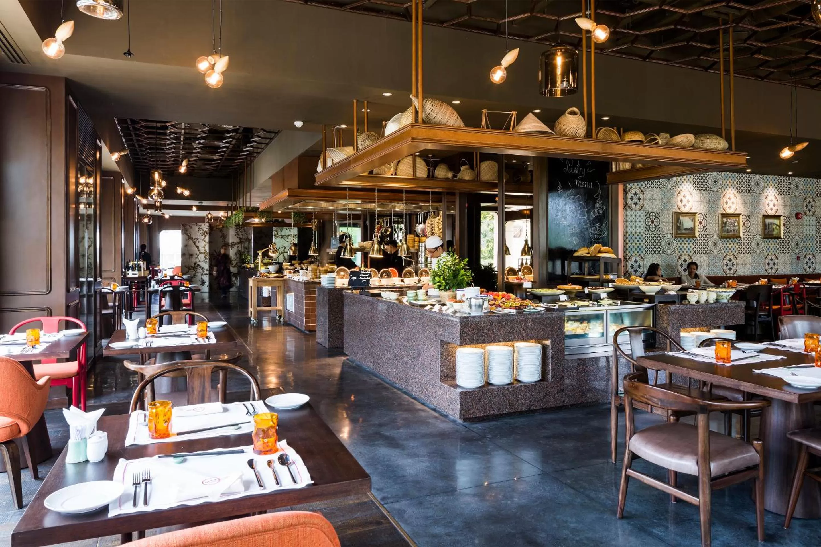 Restaurant/places to eat in Hotel Des Arts Saigon Mgallery Collection