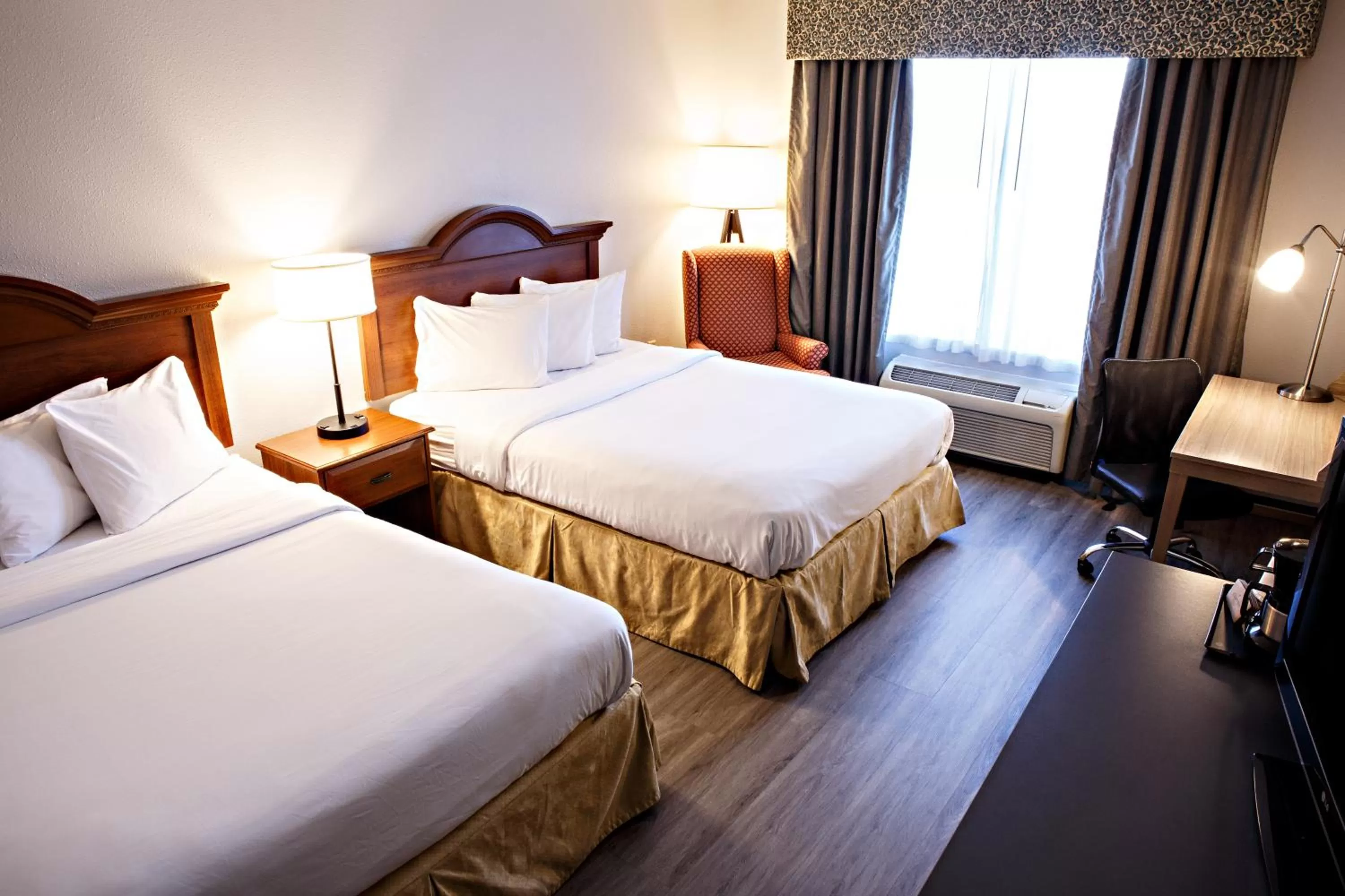 Bed in Country Inn & Suites by Radisson, Harrisburg West Mechanicsburg