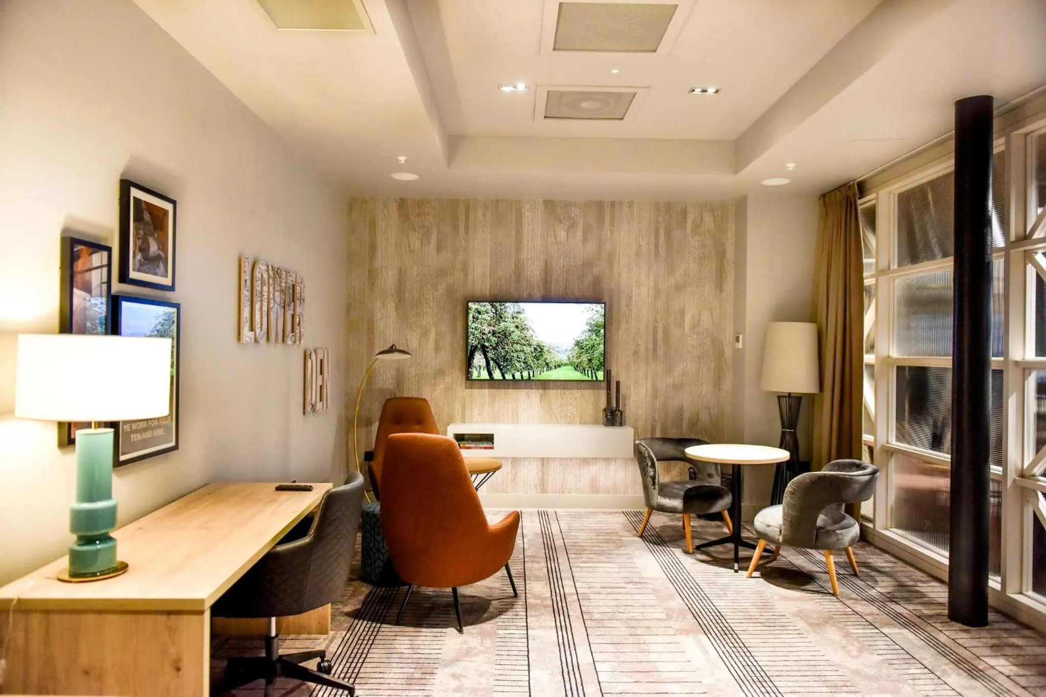 TV and multimedia in Staybridge Suites - Dundee by IHG