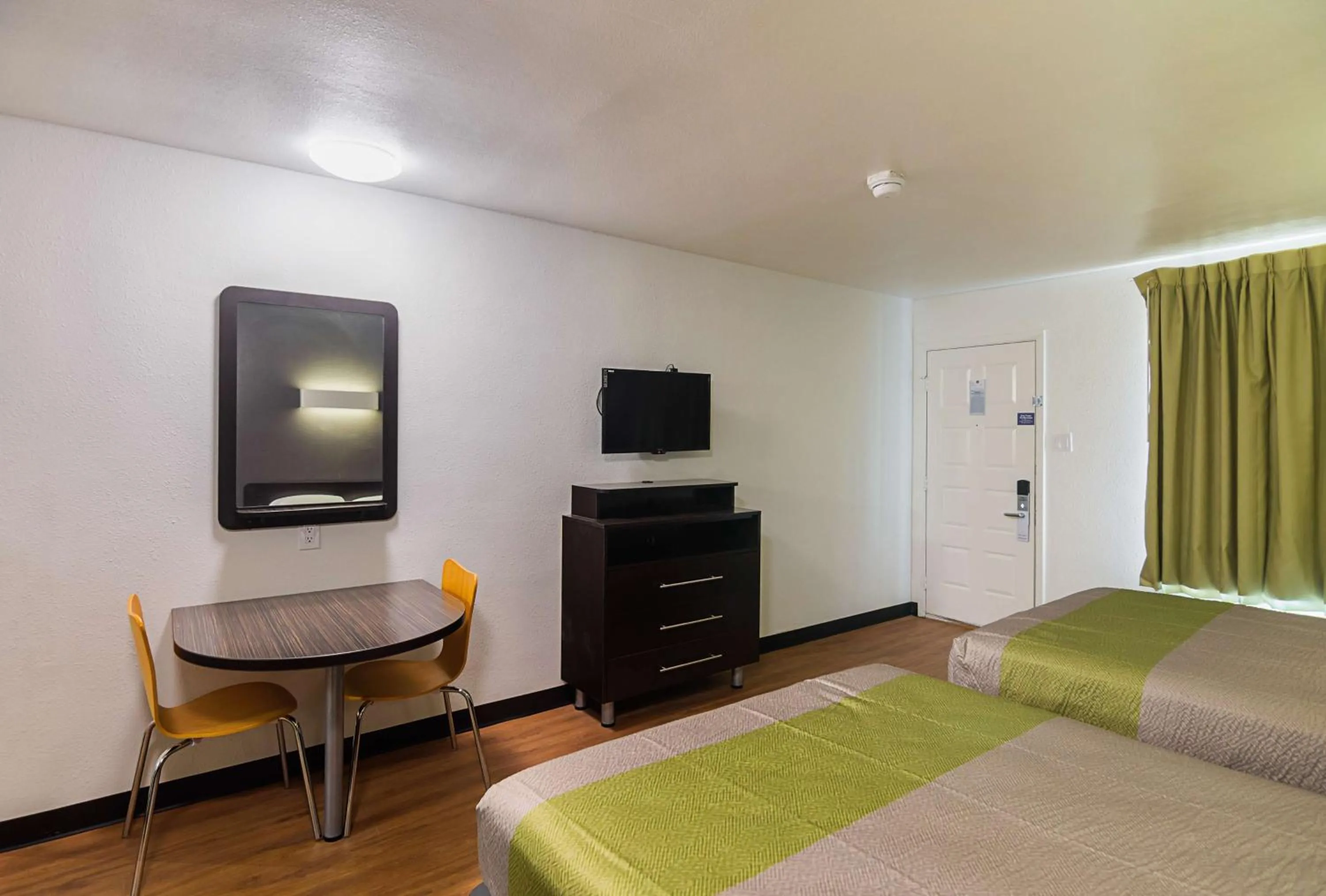 Photo of the whole room, Bed in Studio 6-Tyler, TX