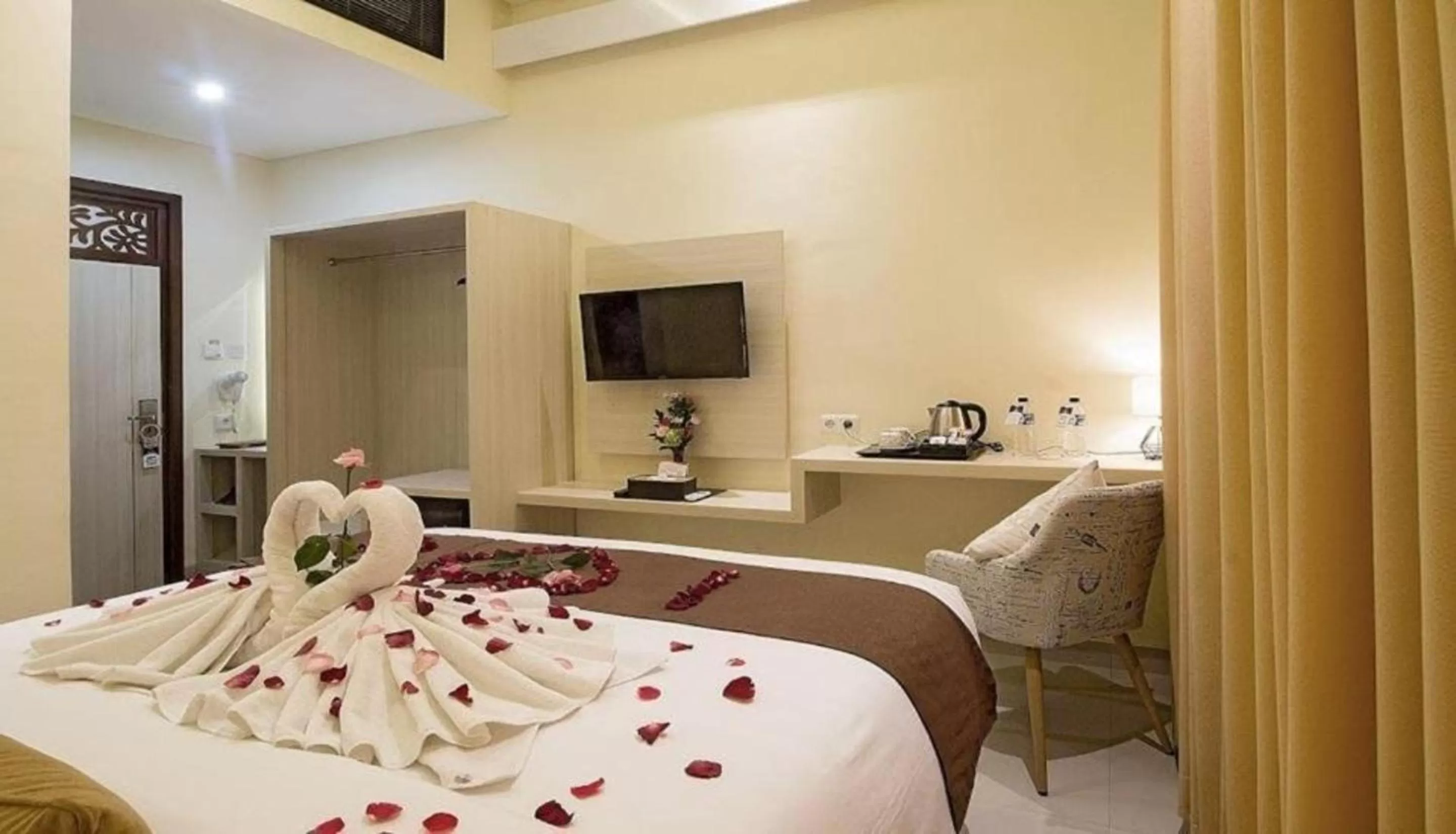 Photo of the whole room, Bed in The Xotic Jimbaran Bali