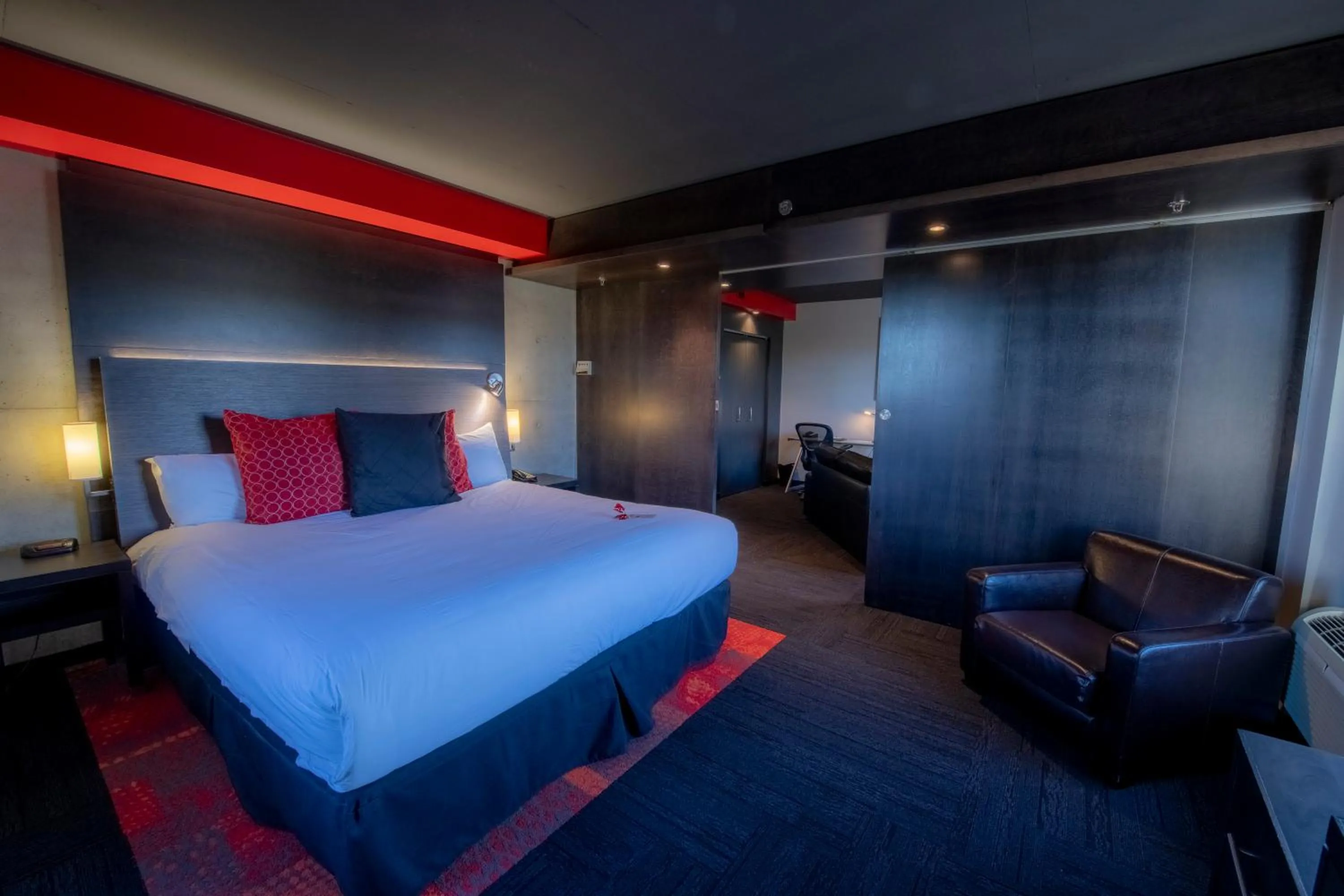 Bedroom, Bed in Grand Times Hotel – Aeroport de Quebec