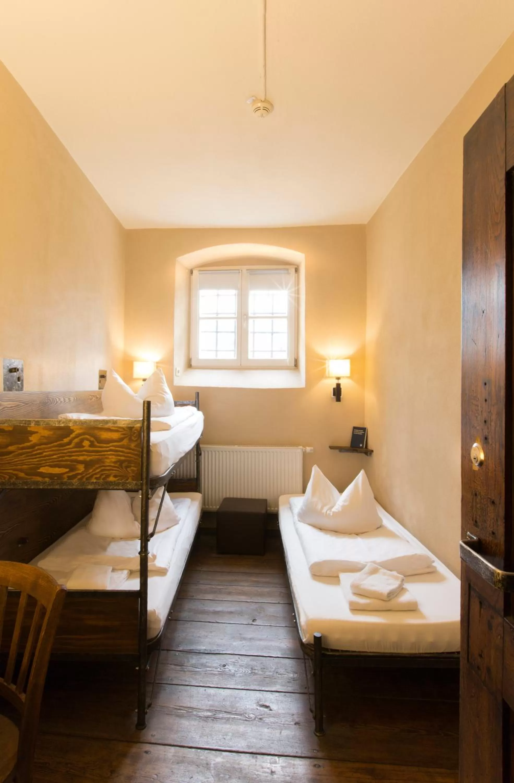 Photo of the whole room, Bed in Knast-Hotel Fronfeste