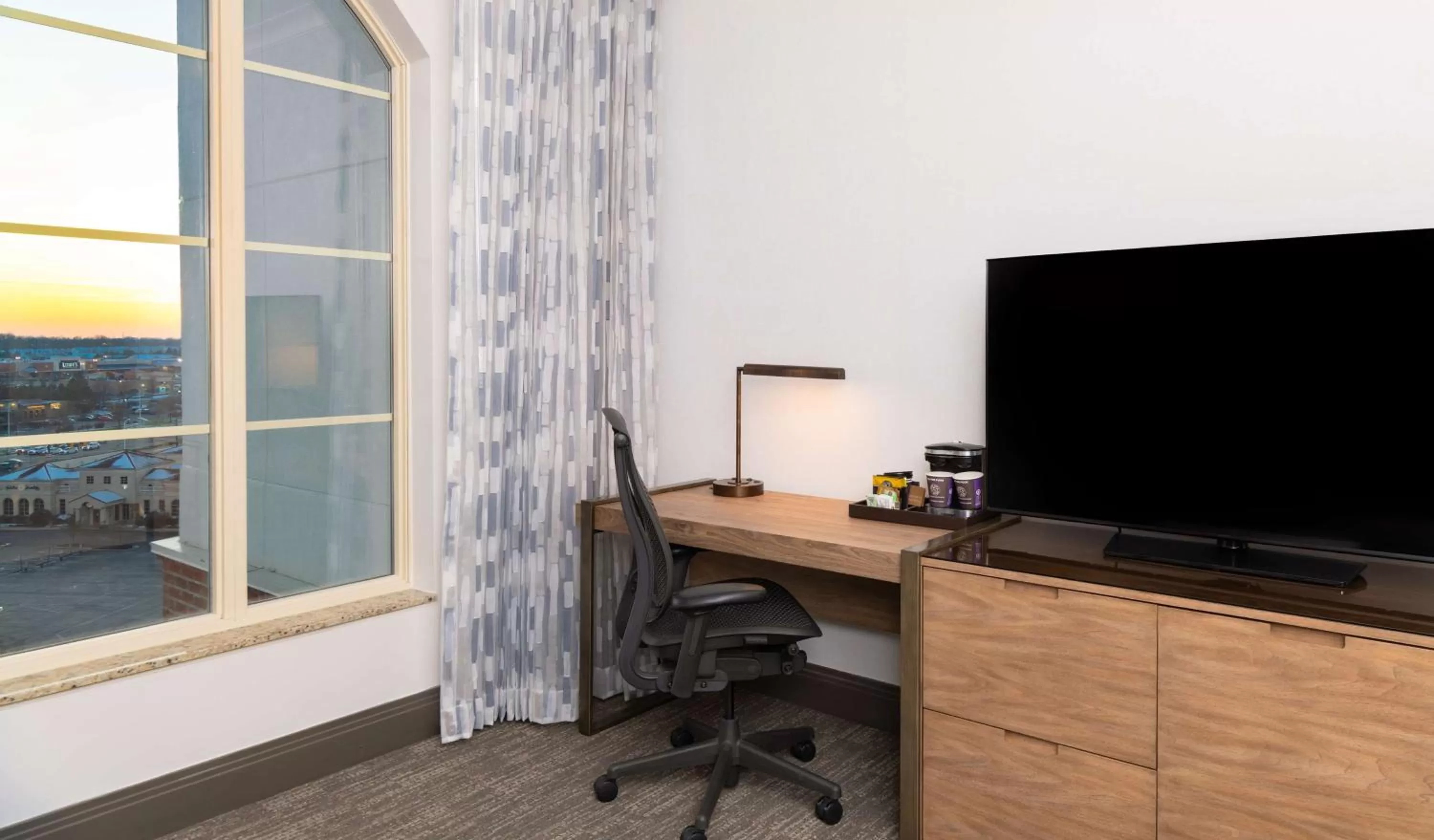 King Parlor Suite in Hilton Columbus/Polaris