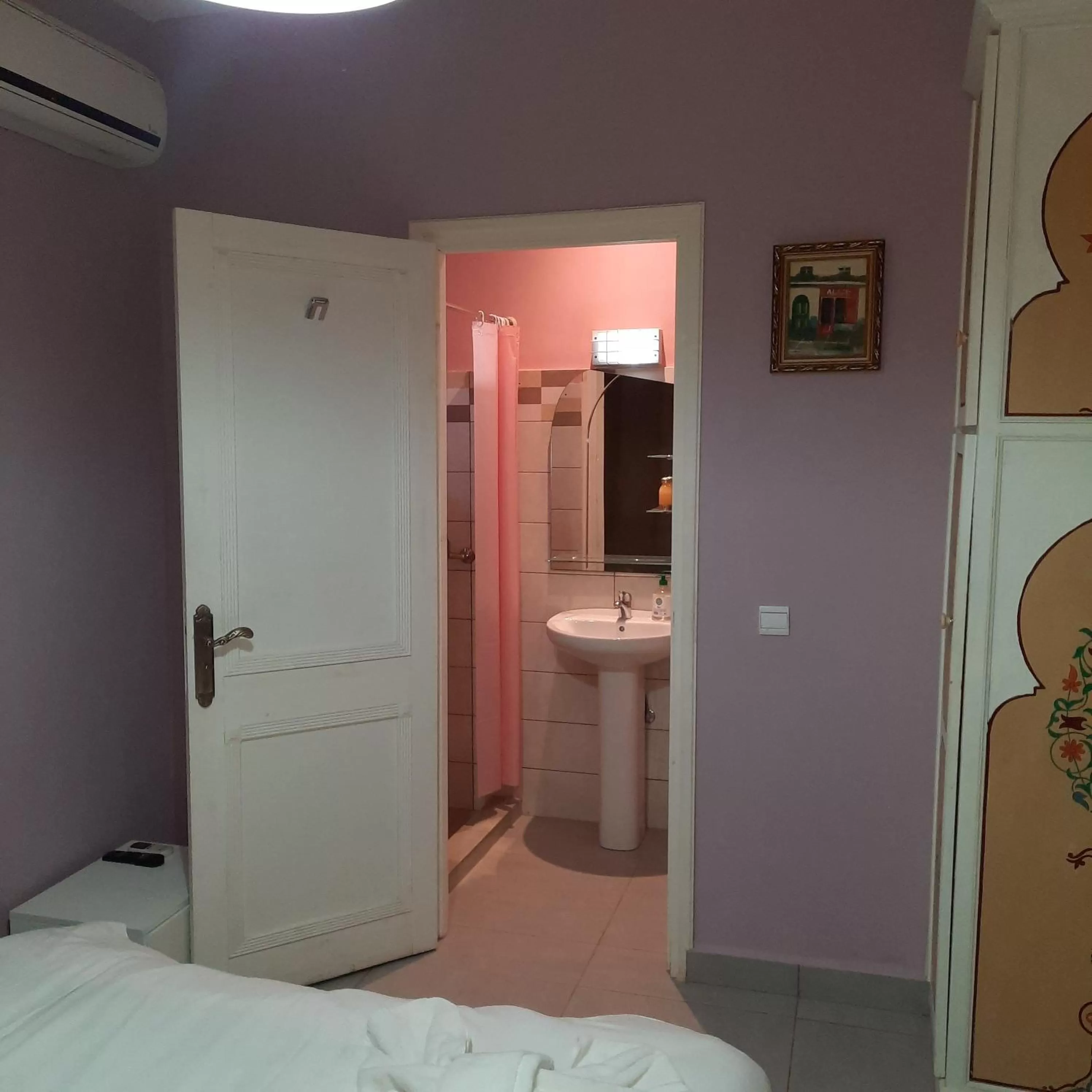 Bedroom, Bathroom in Résidence Habiba