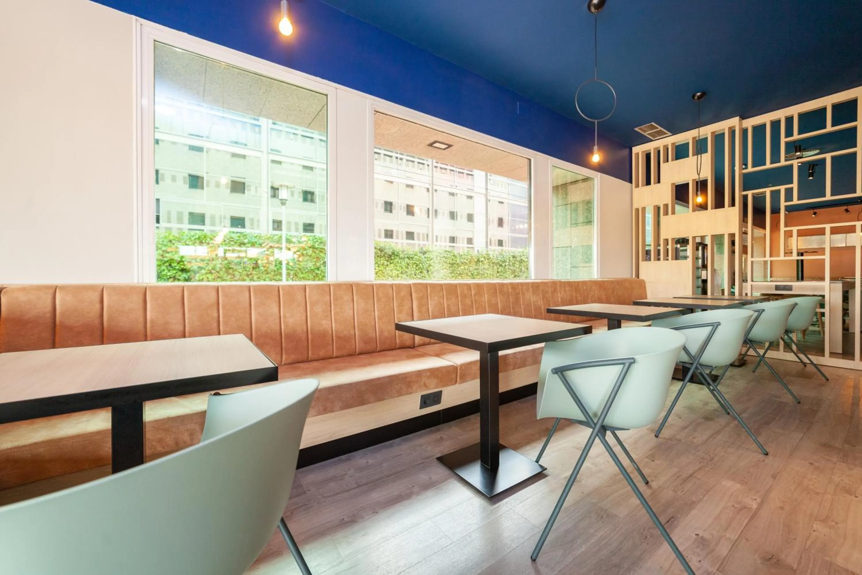 Lounge or bar in Ibis Alcala de Henares La Garena