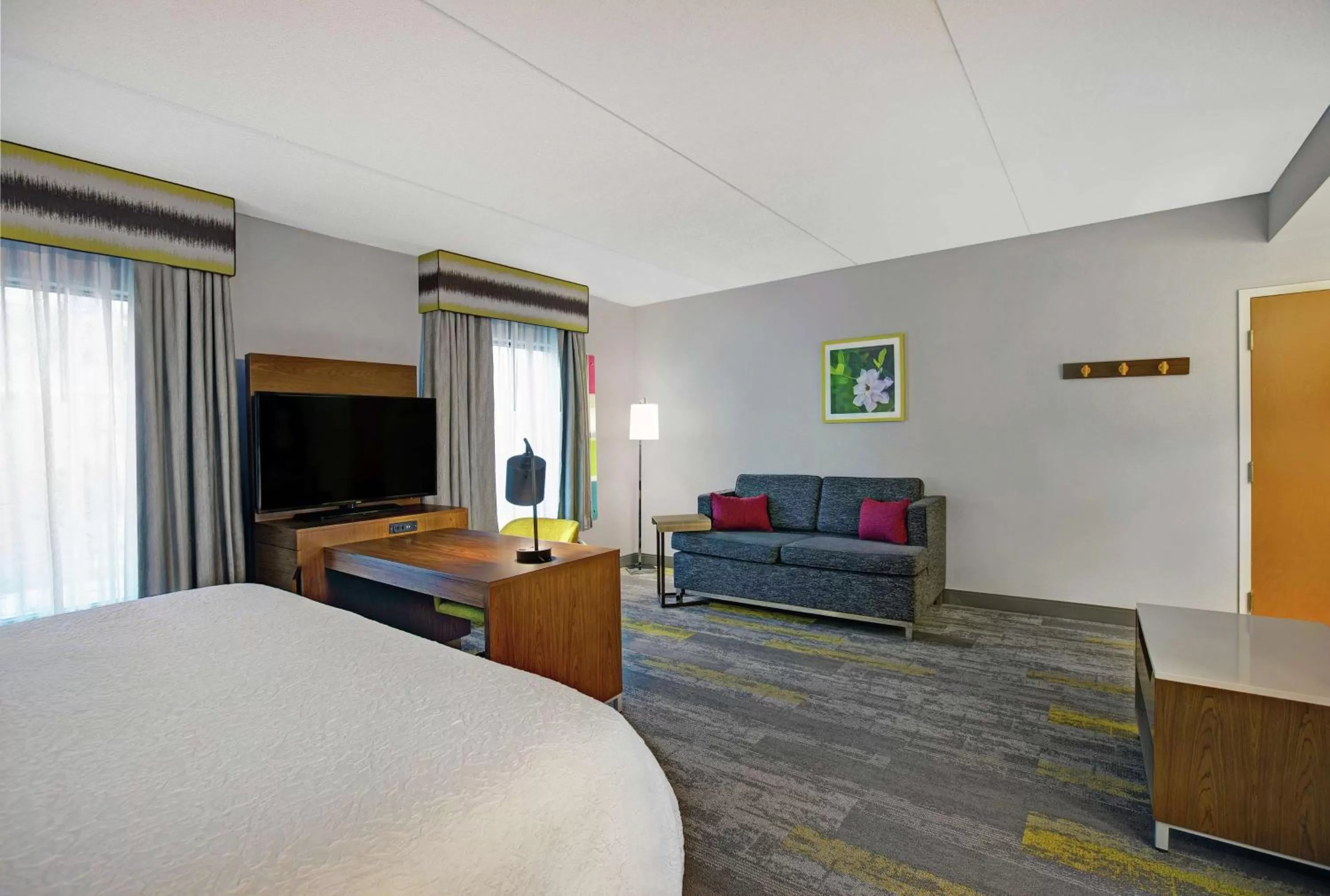 Bedroom, Bed in Hampton Inn & Suites Augusta West