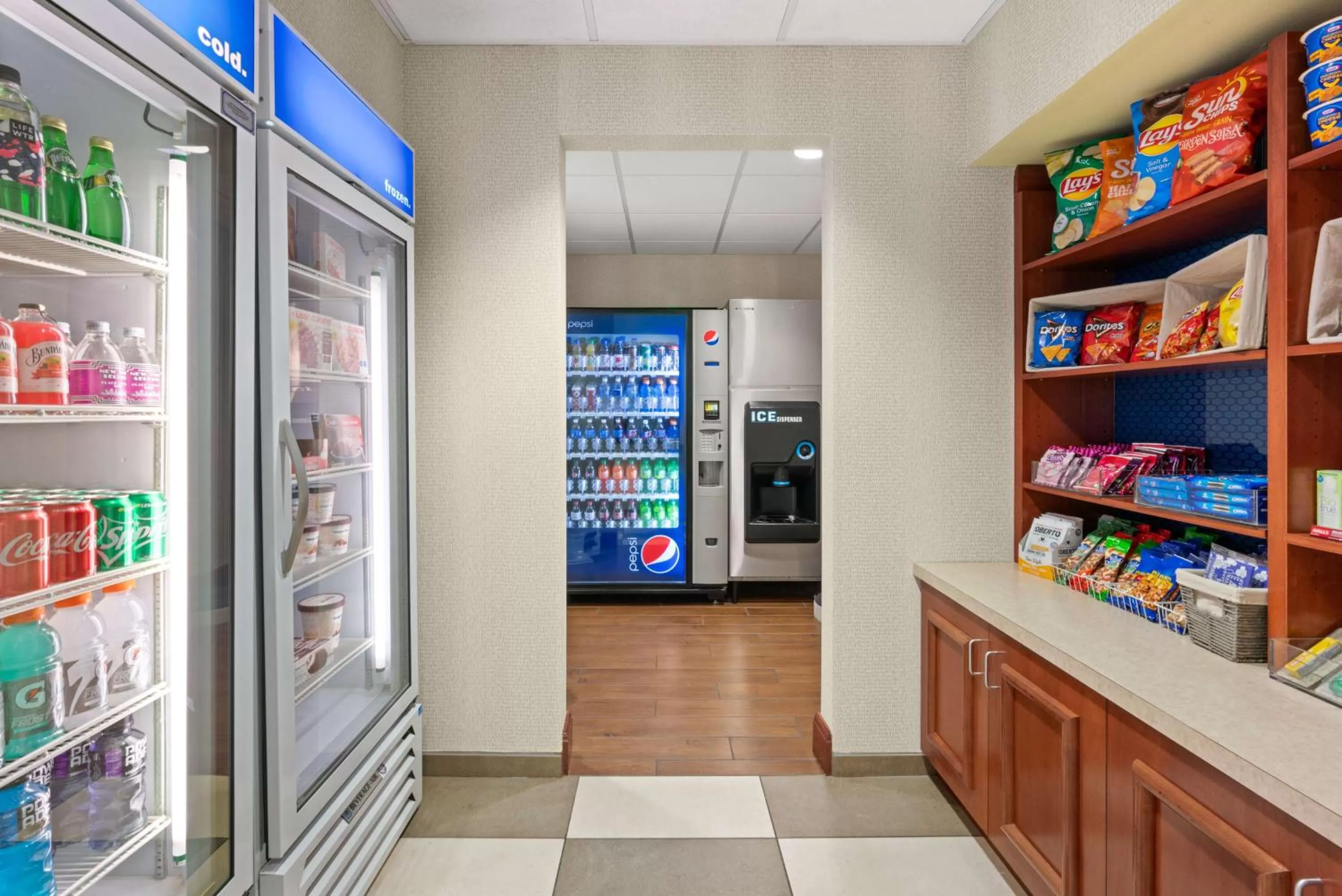 On-site shops in Hampton Inn & Suites Burlington