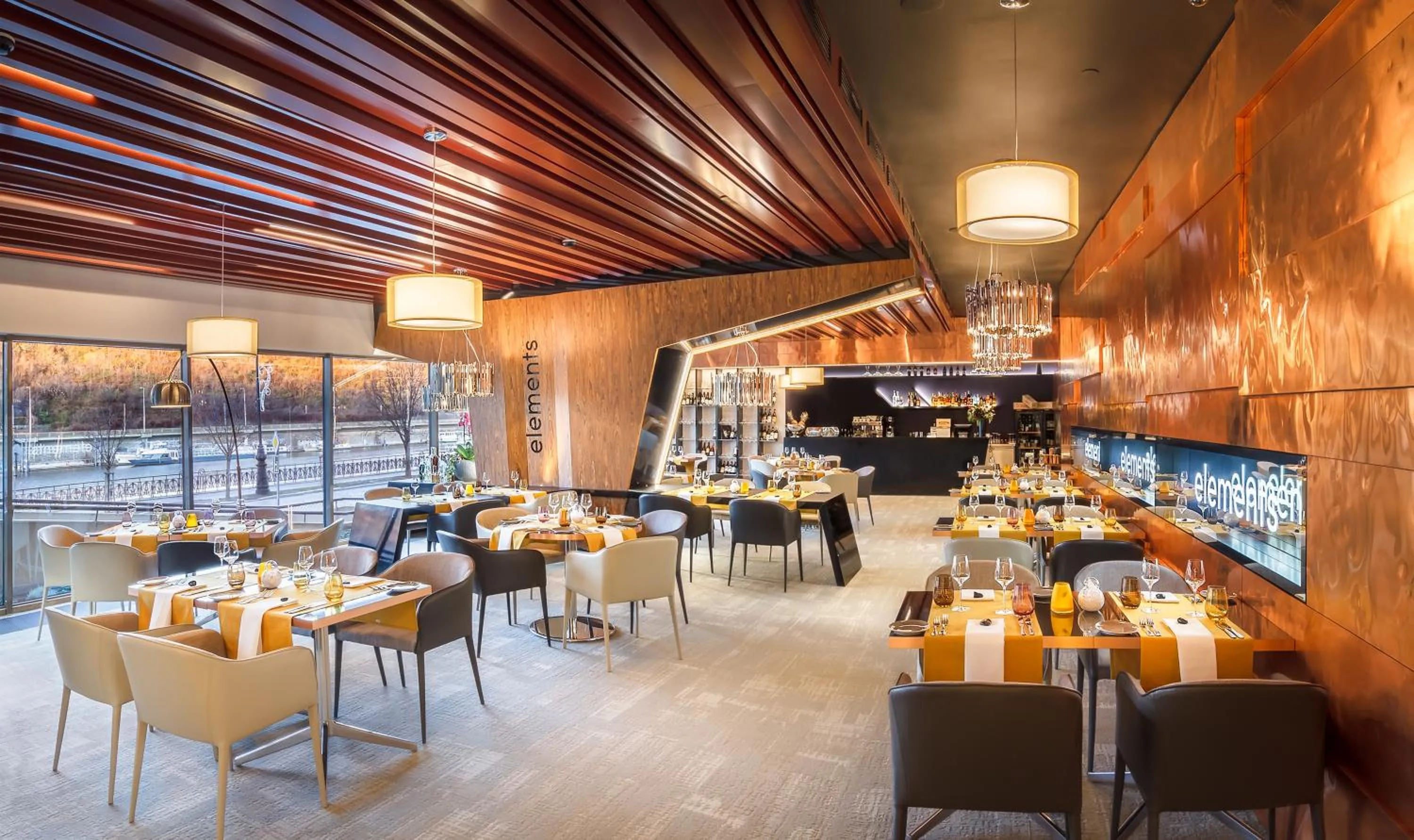 Restaurant/places to eat in The President