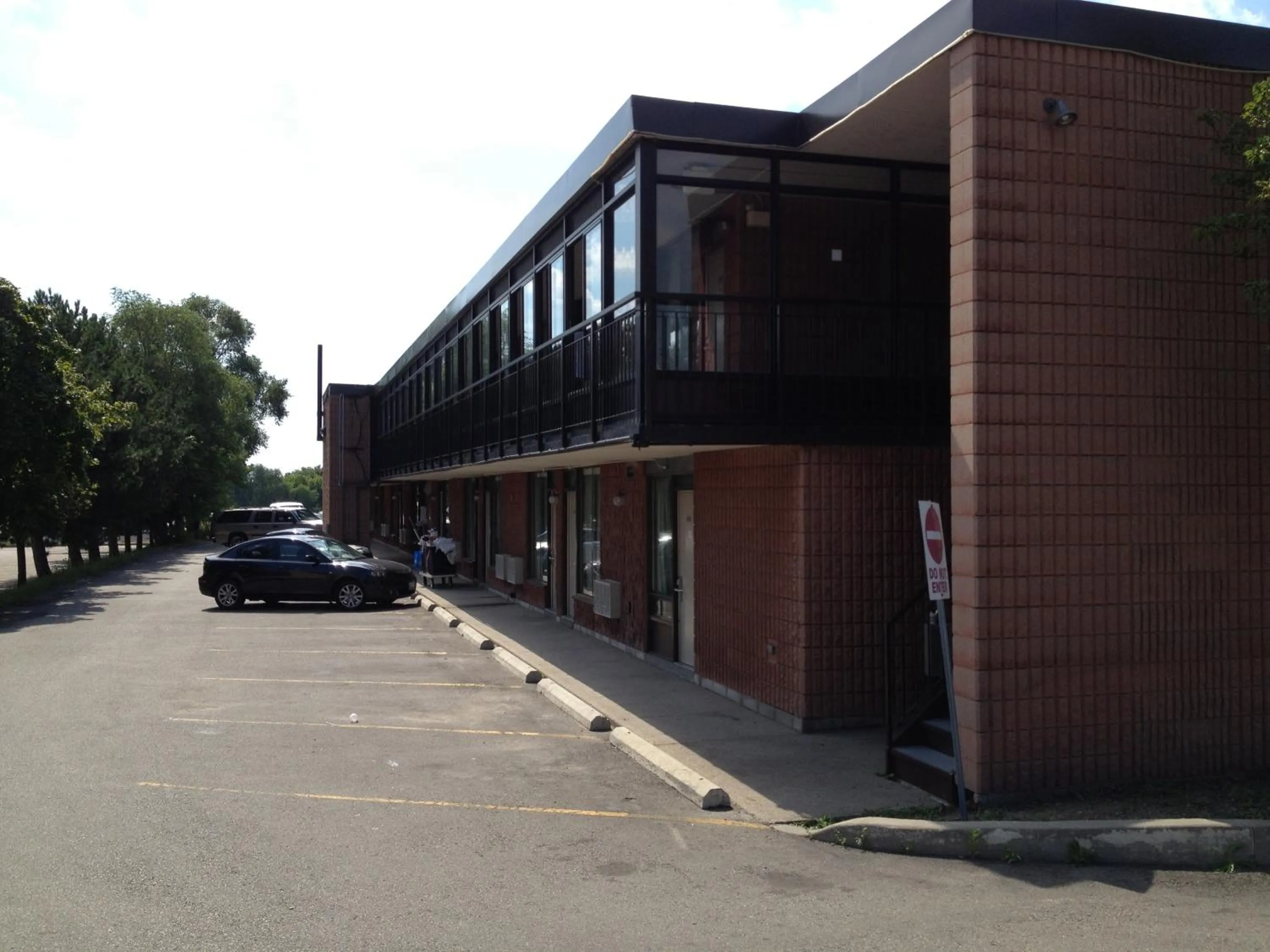 Facade/entrance in Mississauga Gate Inn