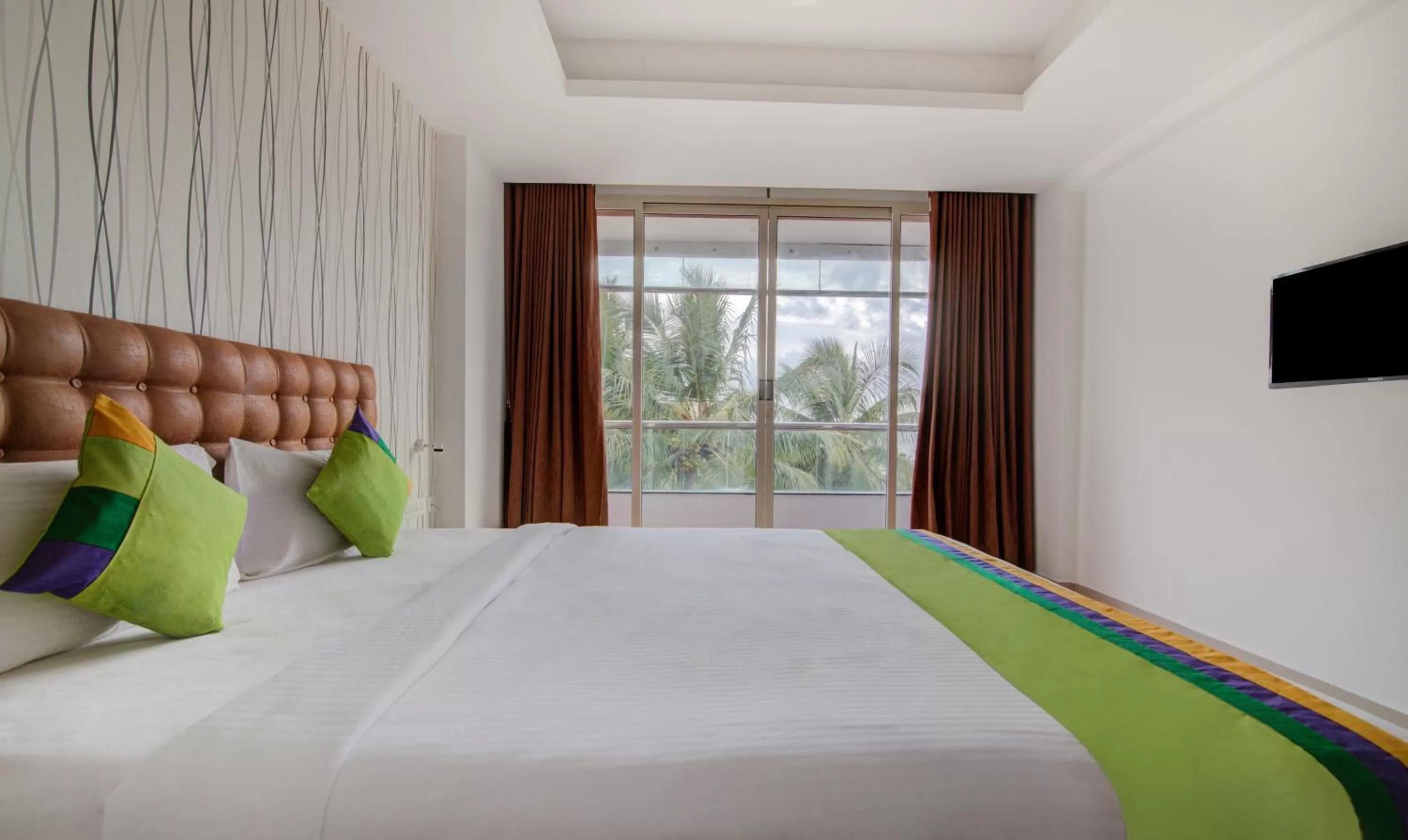 Bed in Cilantro By The Sea