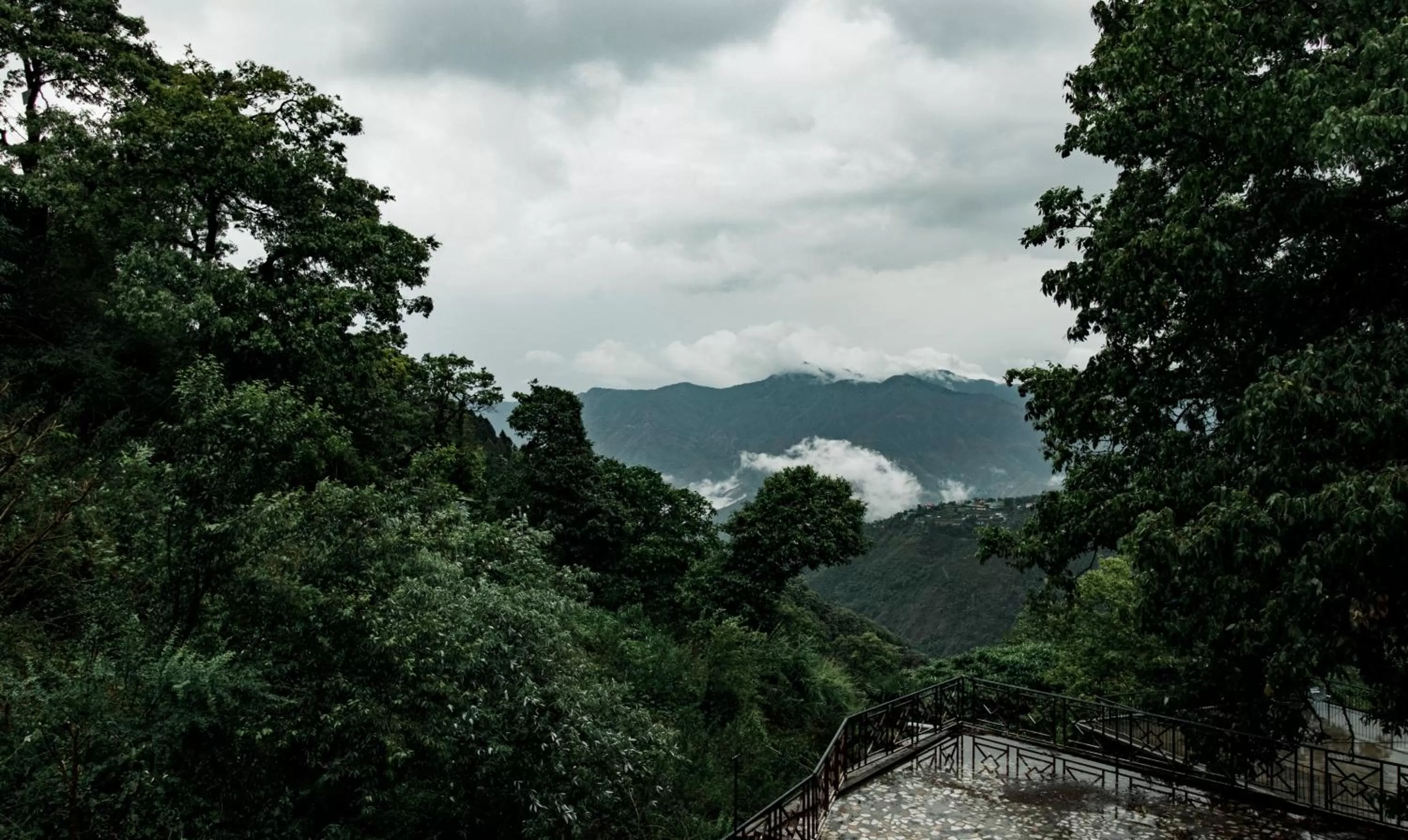 Mountain view in Itsy Hotels Peak View, 300 Mts From Mall Road