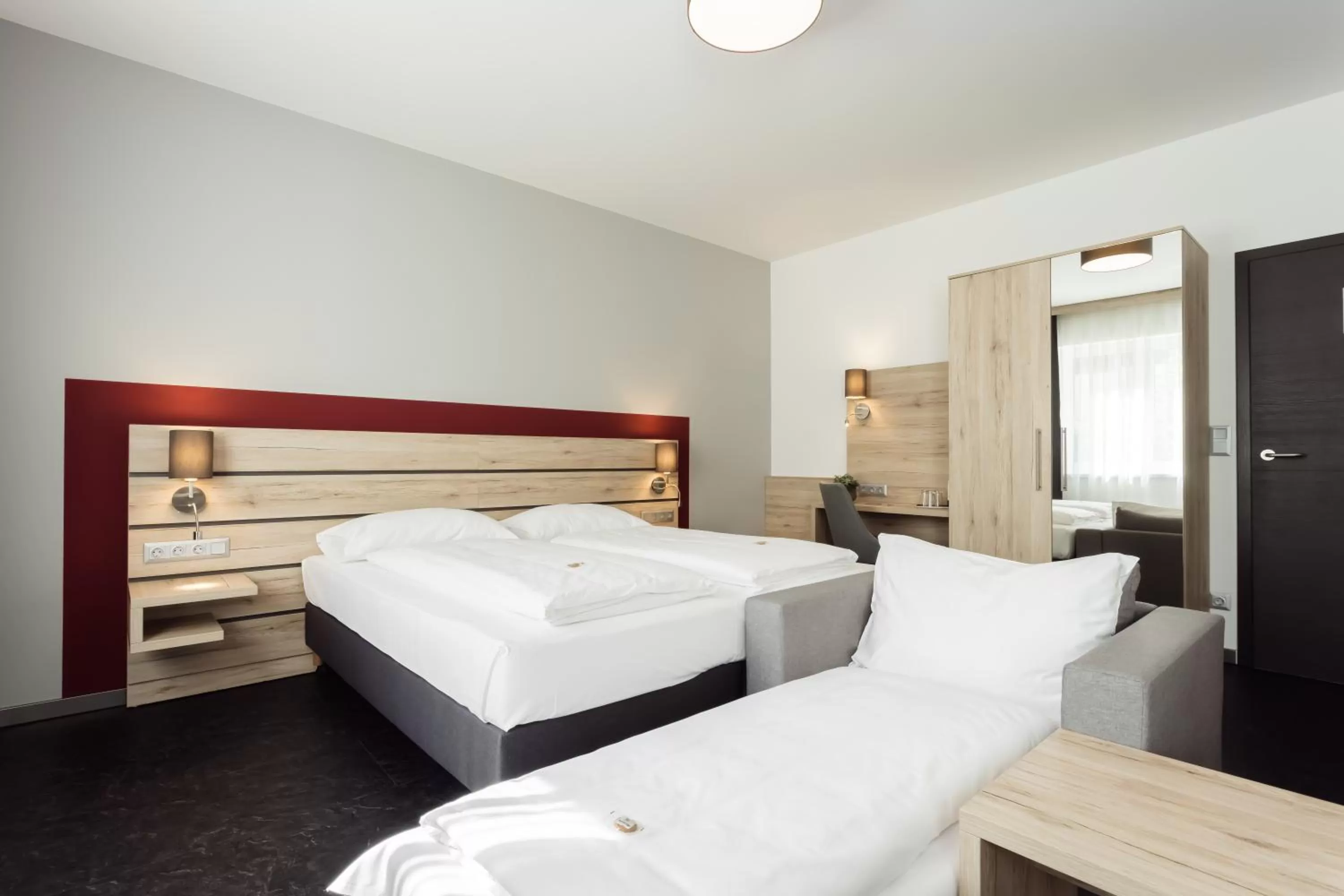 Staff, Bed in Hotel Smart Liv'in