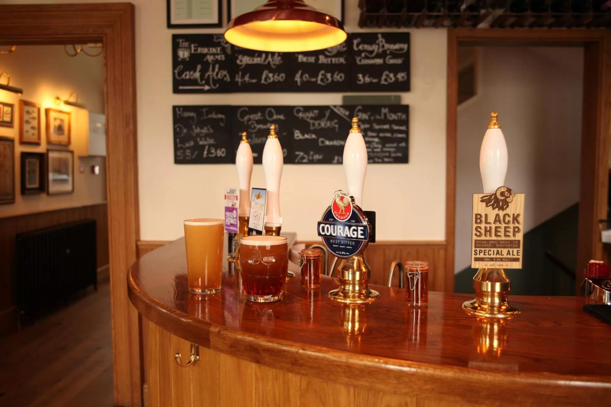 Lounge or bar in The Erskine Arms