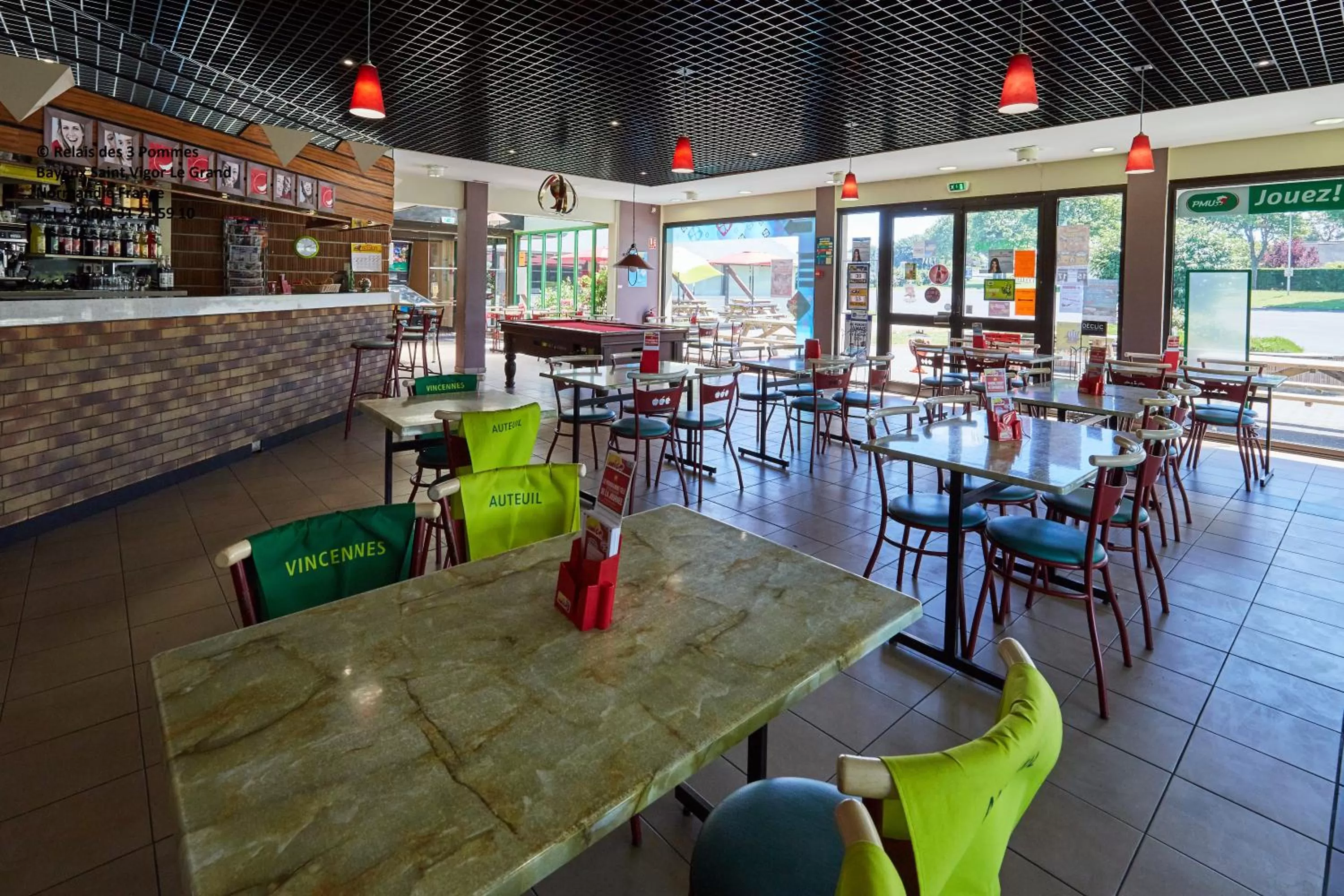 Lounge or bar in Relais des 3 Pommes