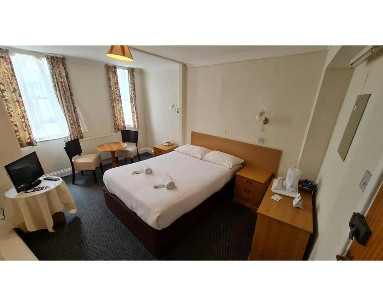 Economy Double Room in Richmond Hotel