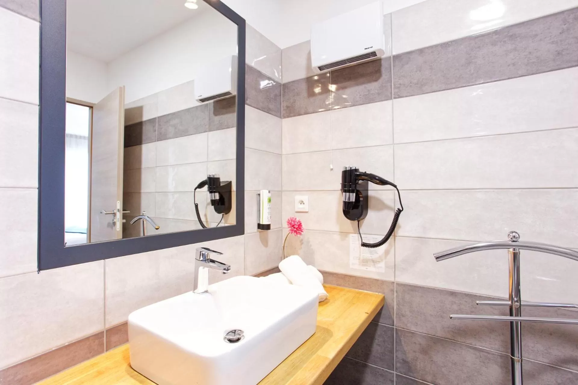 Bathroom in Sure Hotel by Best Western Beziers Le Monestie