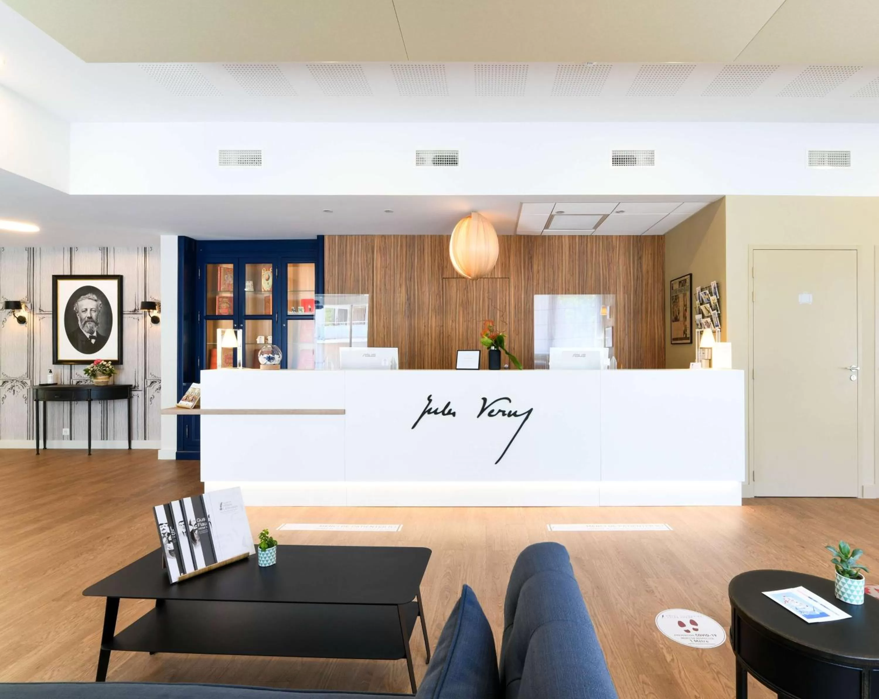 Lobby or reception in Hôtel Jules Verne Biarritz