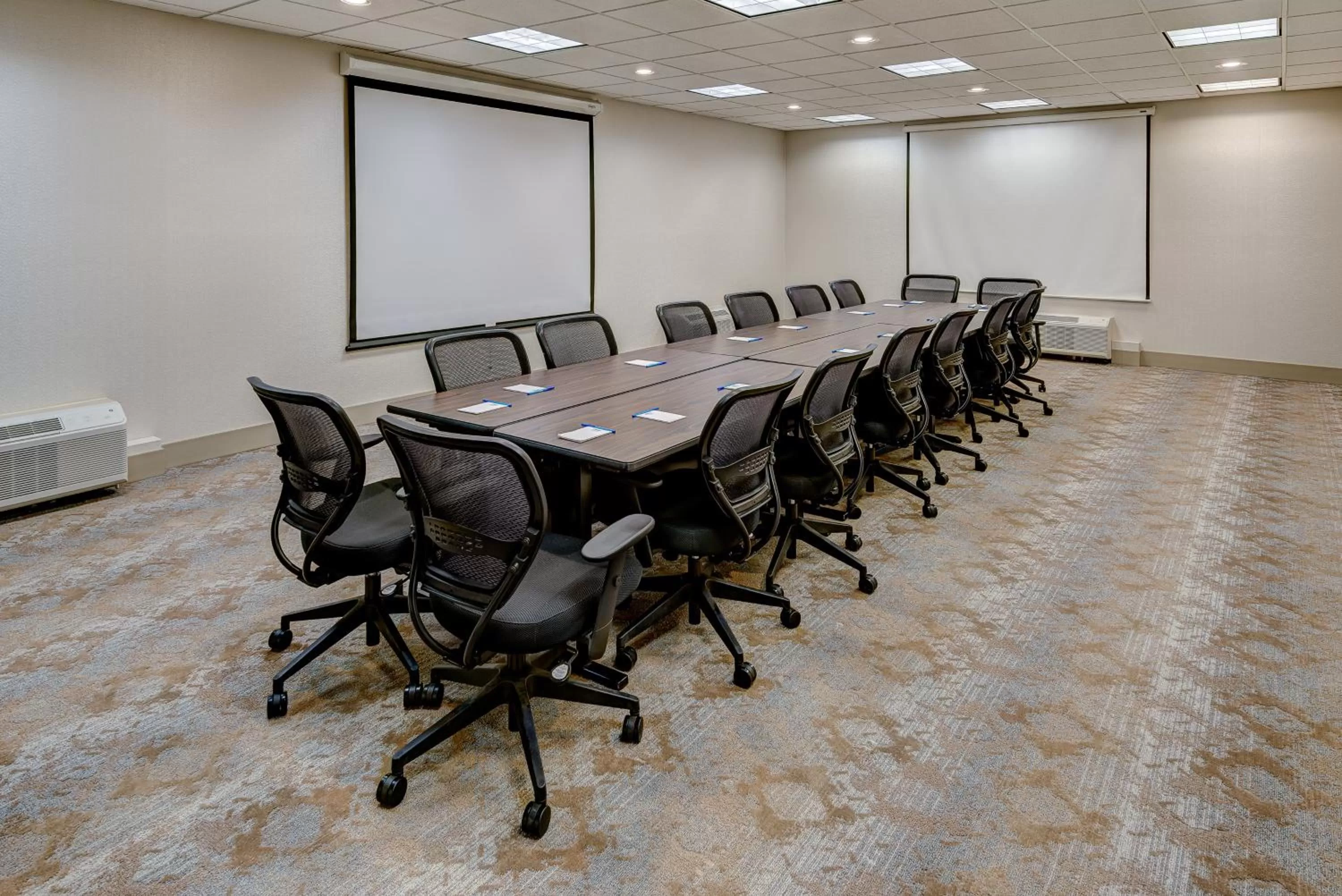 Meeting/conference room in Holiday Inn East Windsor by IHG