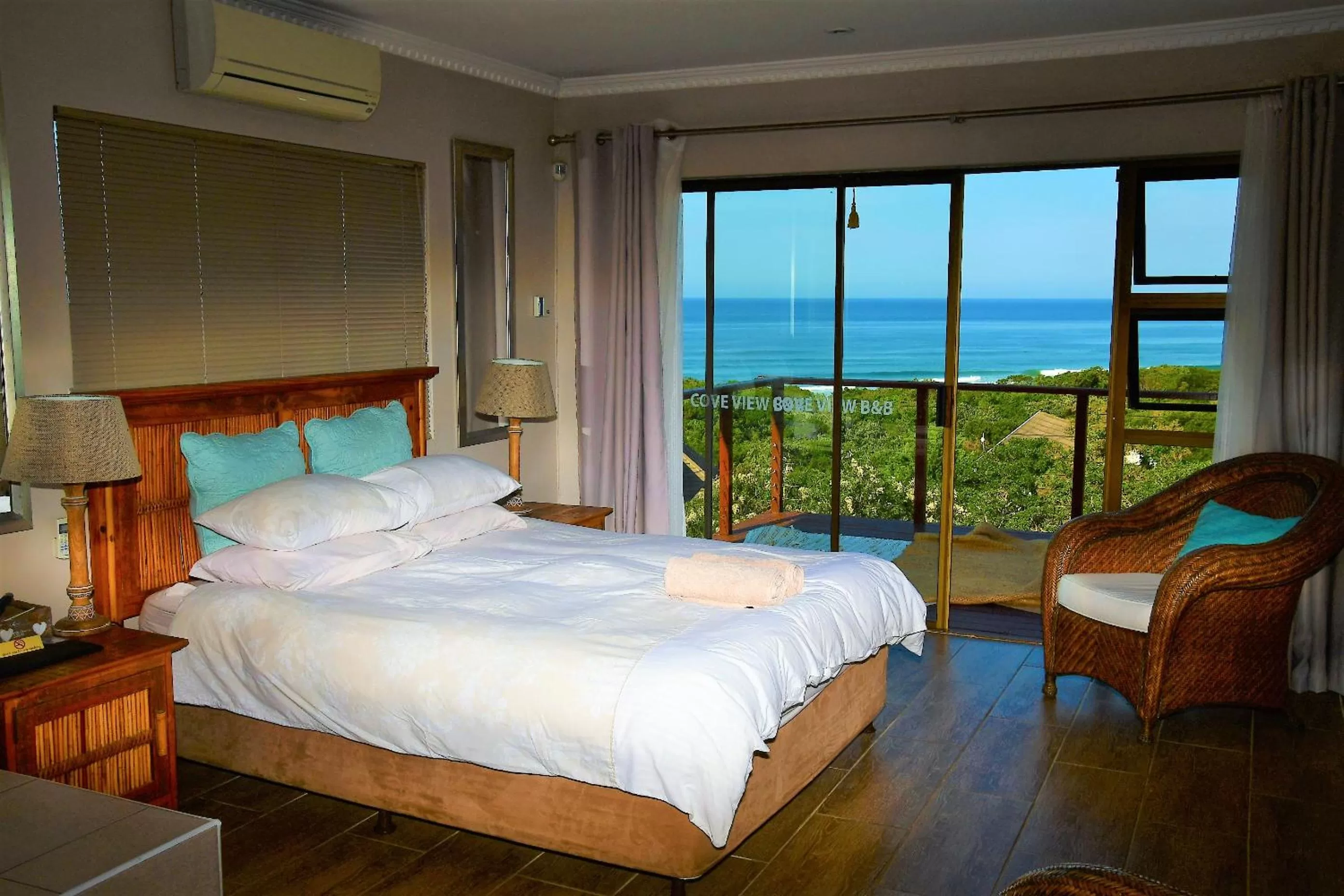 Photo of the whole room, Bed in Cove View B&B