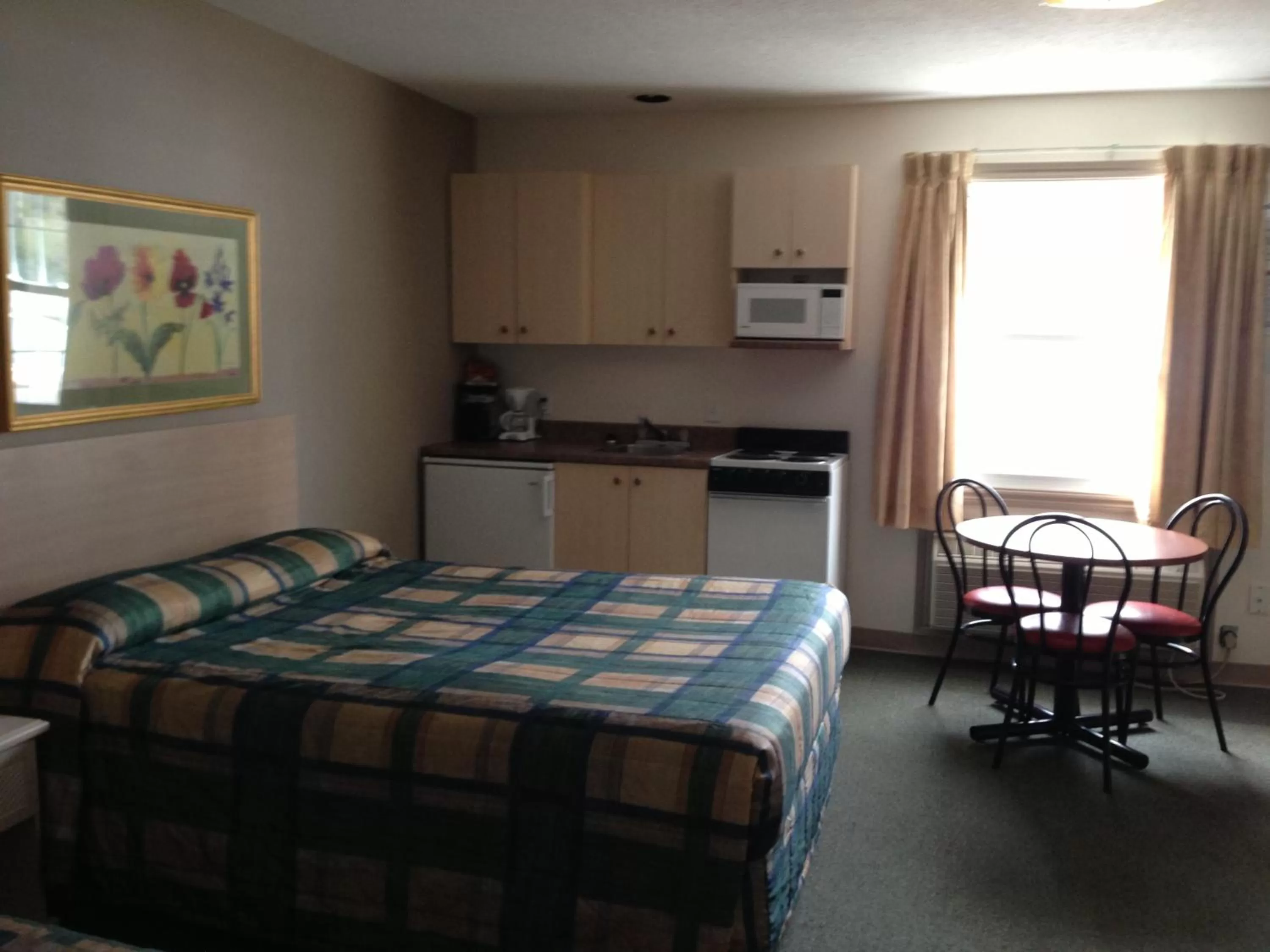 Settler's Inn & Motel