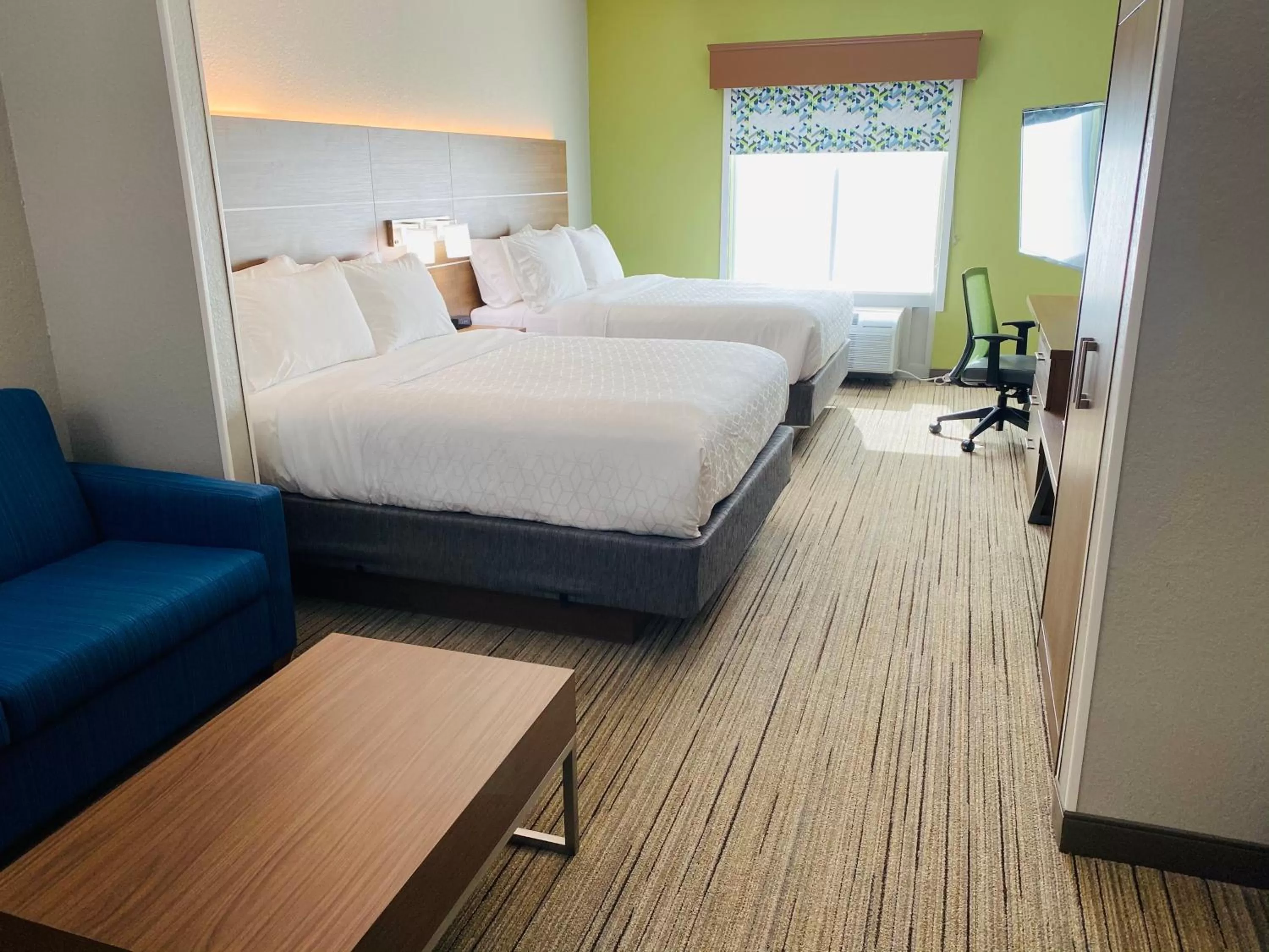 Photo of the whole room, Bed in Holiday Inn Express & Suites - Enterprise by IHG