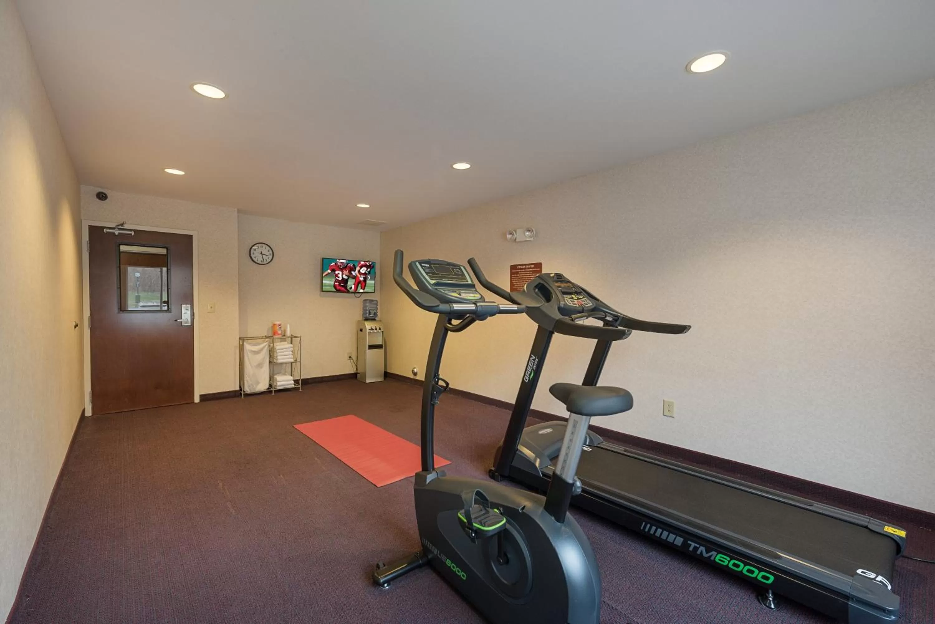 Fitness centre/facilities in Red Roof Inn Etowah – Athens, TN