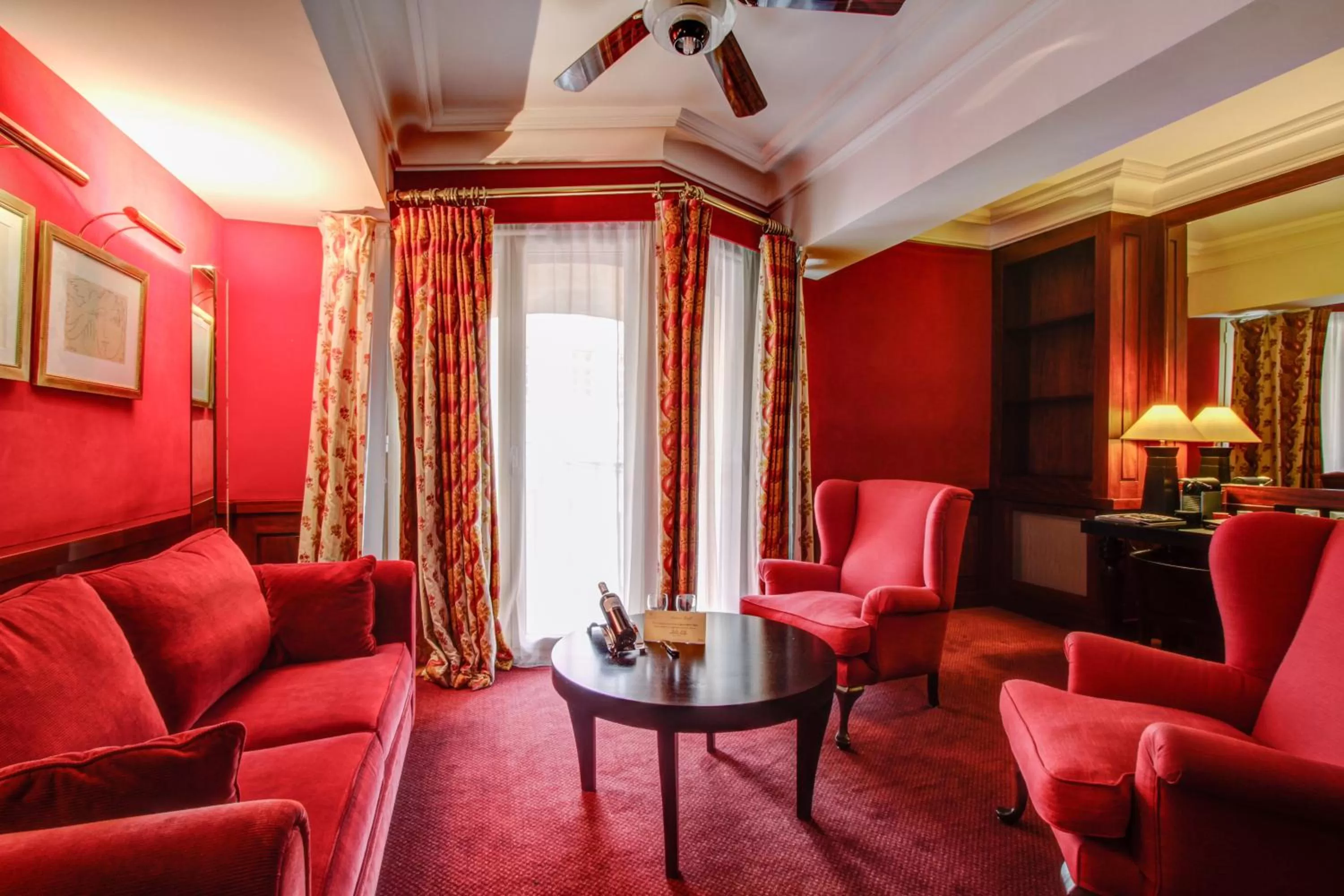 Photo of the whole room in Grand Hotel de l'Opera - BW Premier Collection