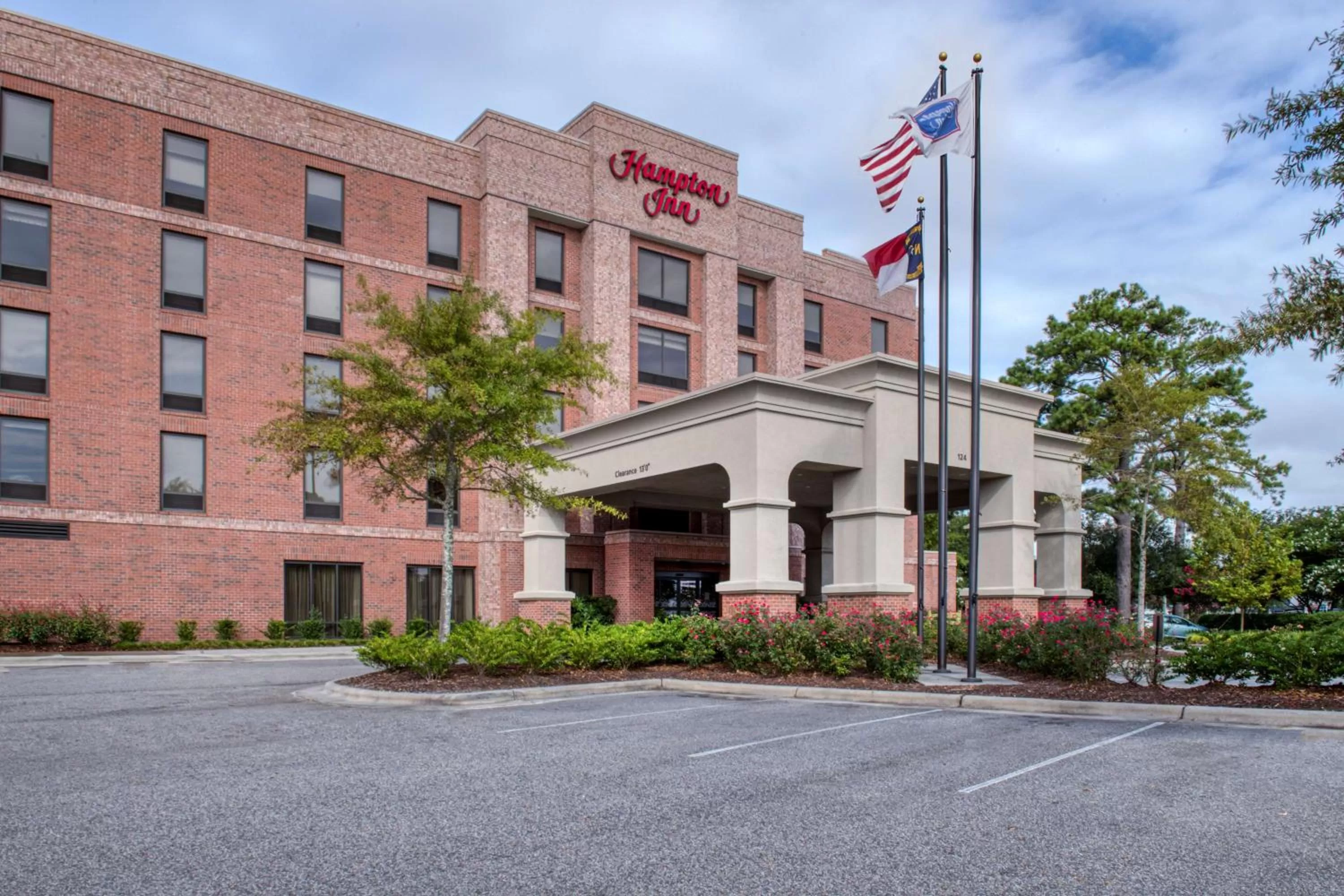 Property building in Hampton Inn Wilmington University Area