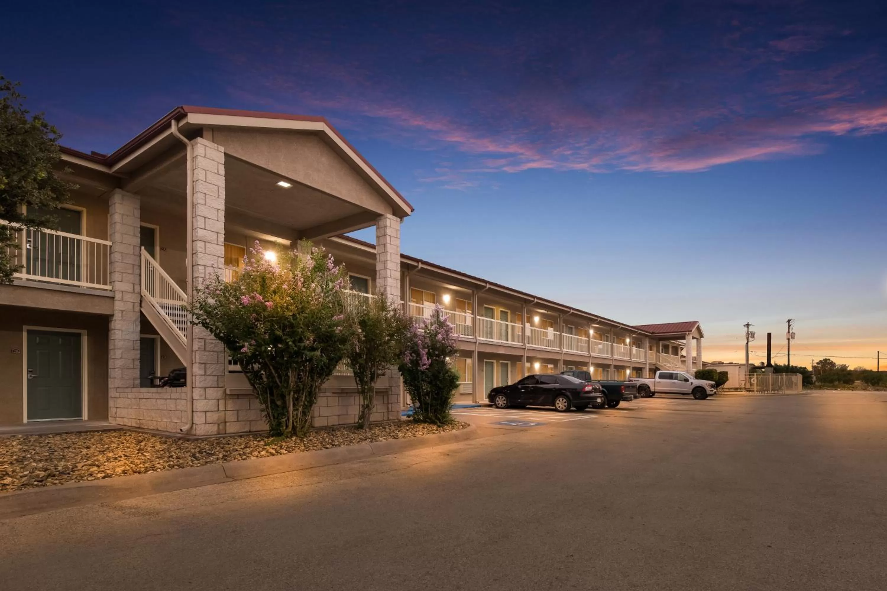 Property building in Quality Inn Sonora TX