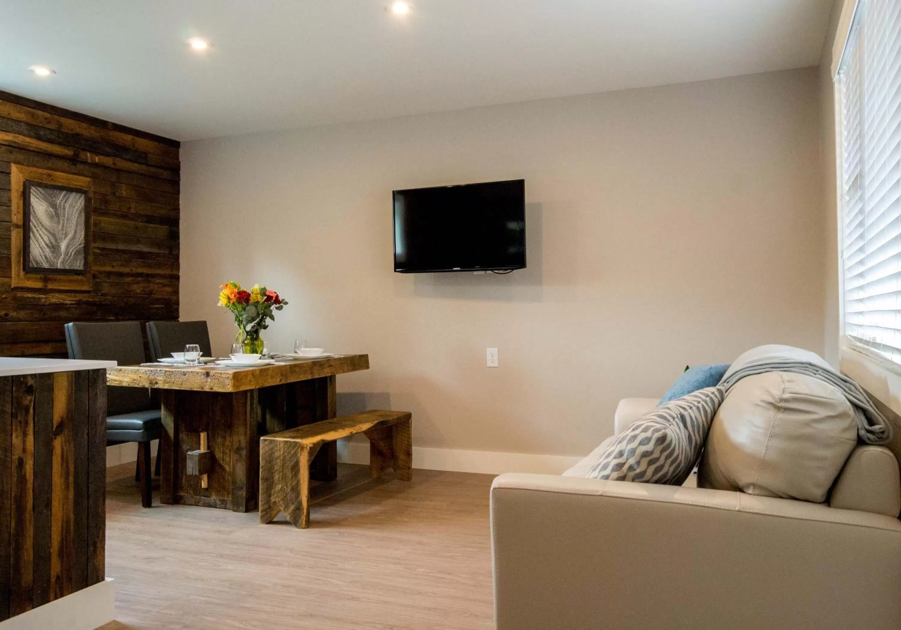 Dining area in Lake Placid Inn: Residences