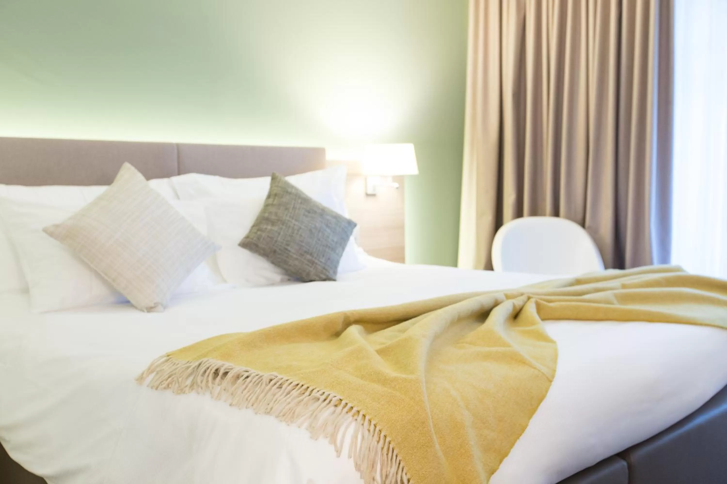 Photo of the whole room, Bed in Hôtel des Voyageurs Boutique