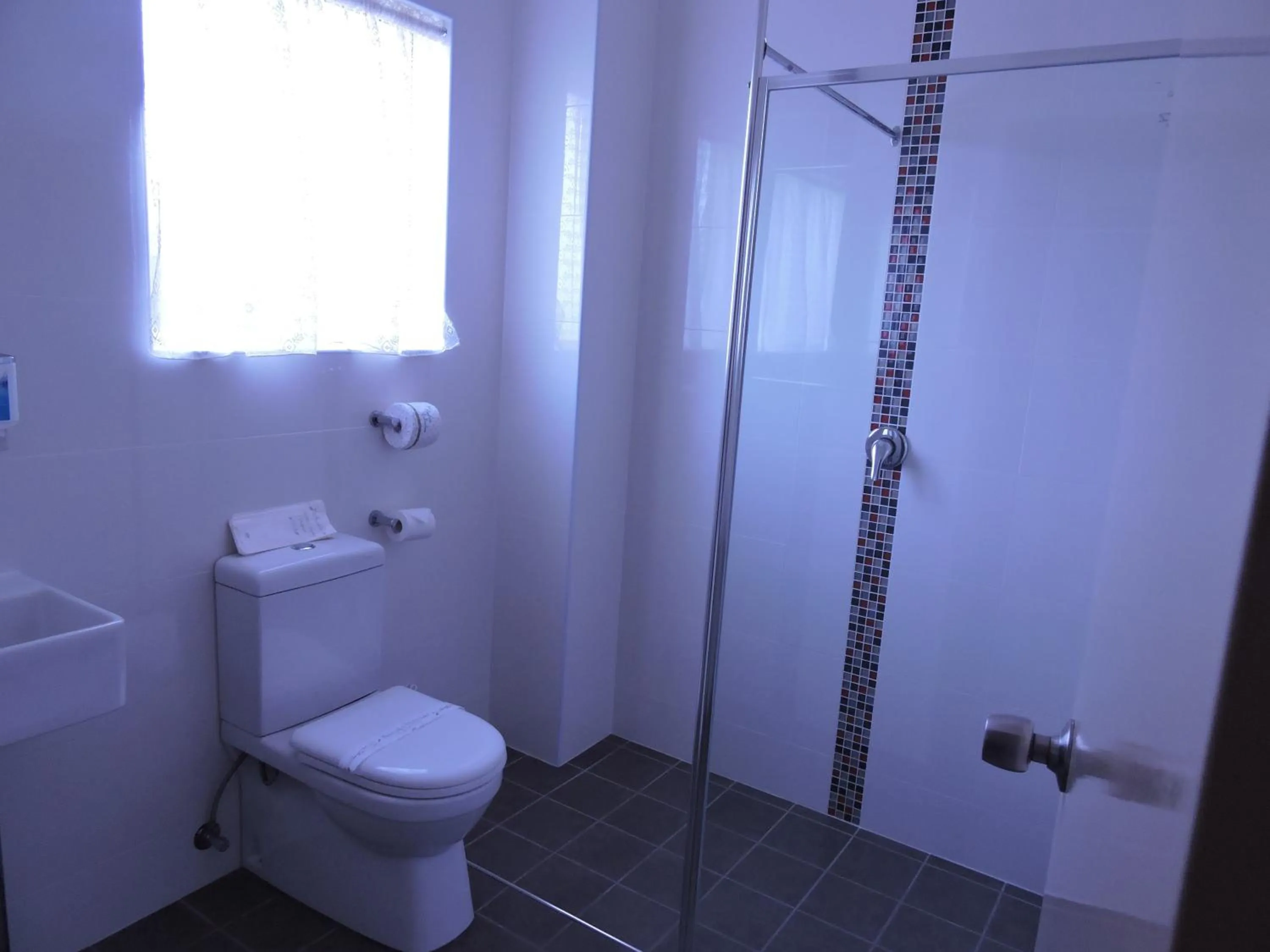 Bathroom in Acacia Snowy Motel