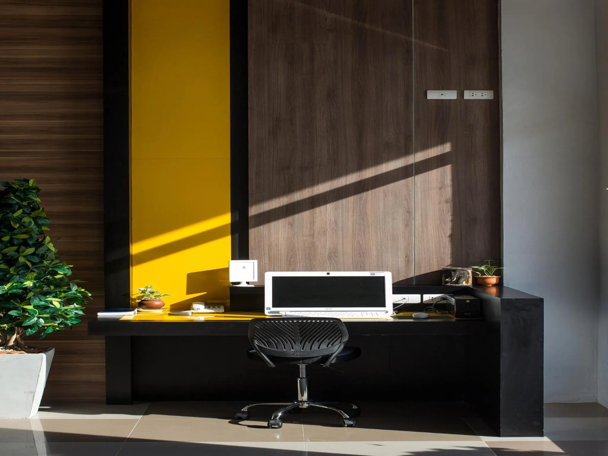 Business facilities in Maison de Cheer