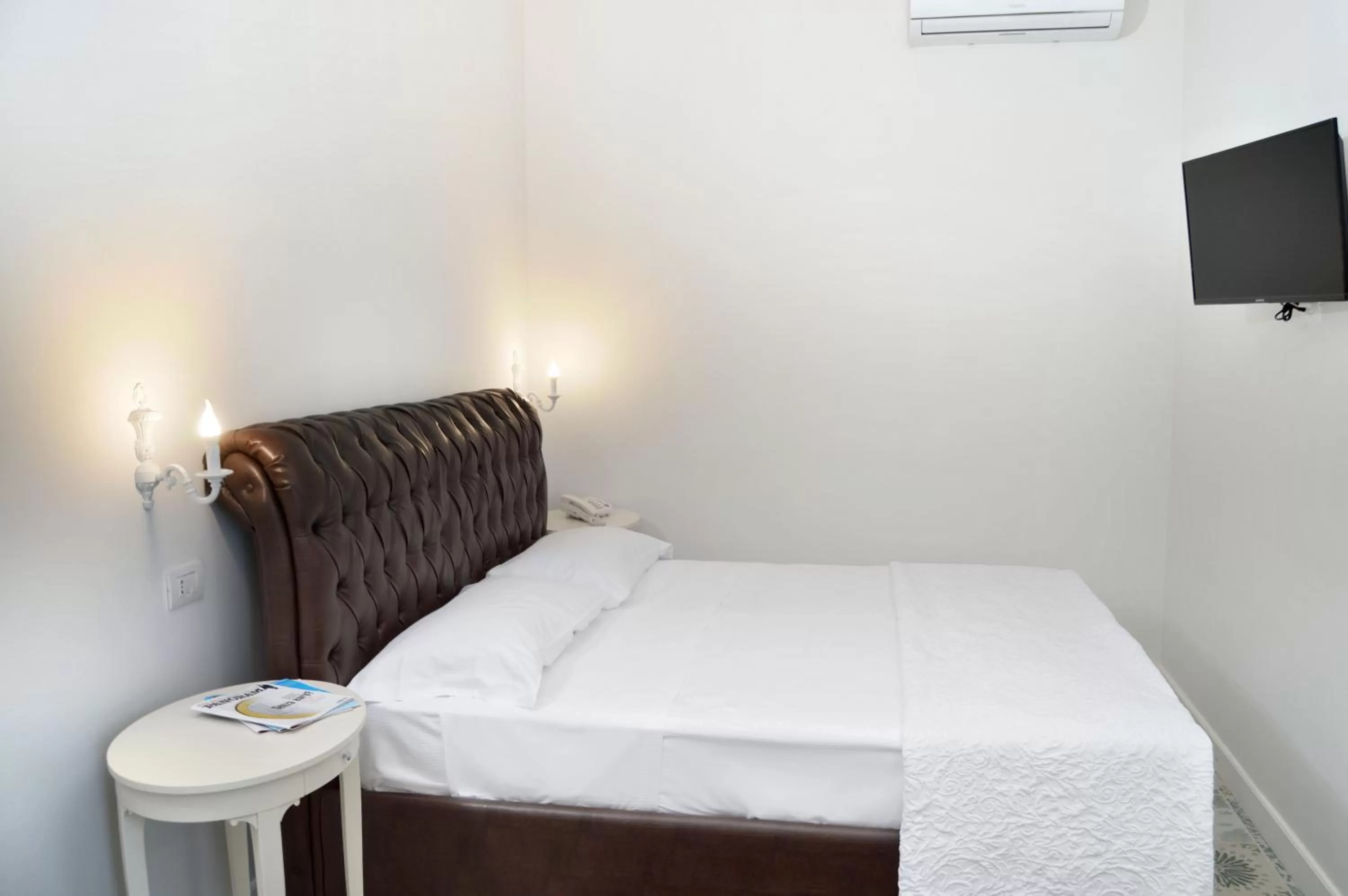 Photo of the whole room, Bed in Barbarella Home