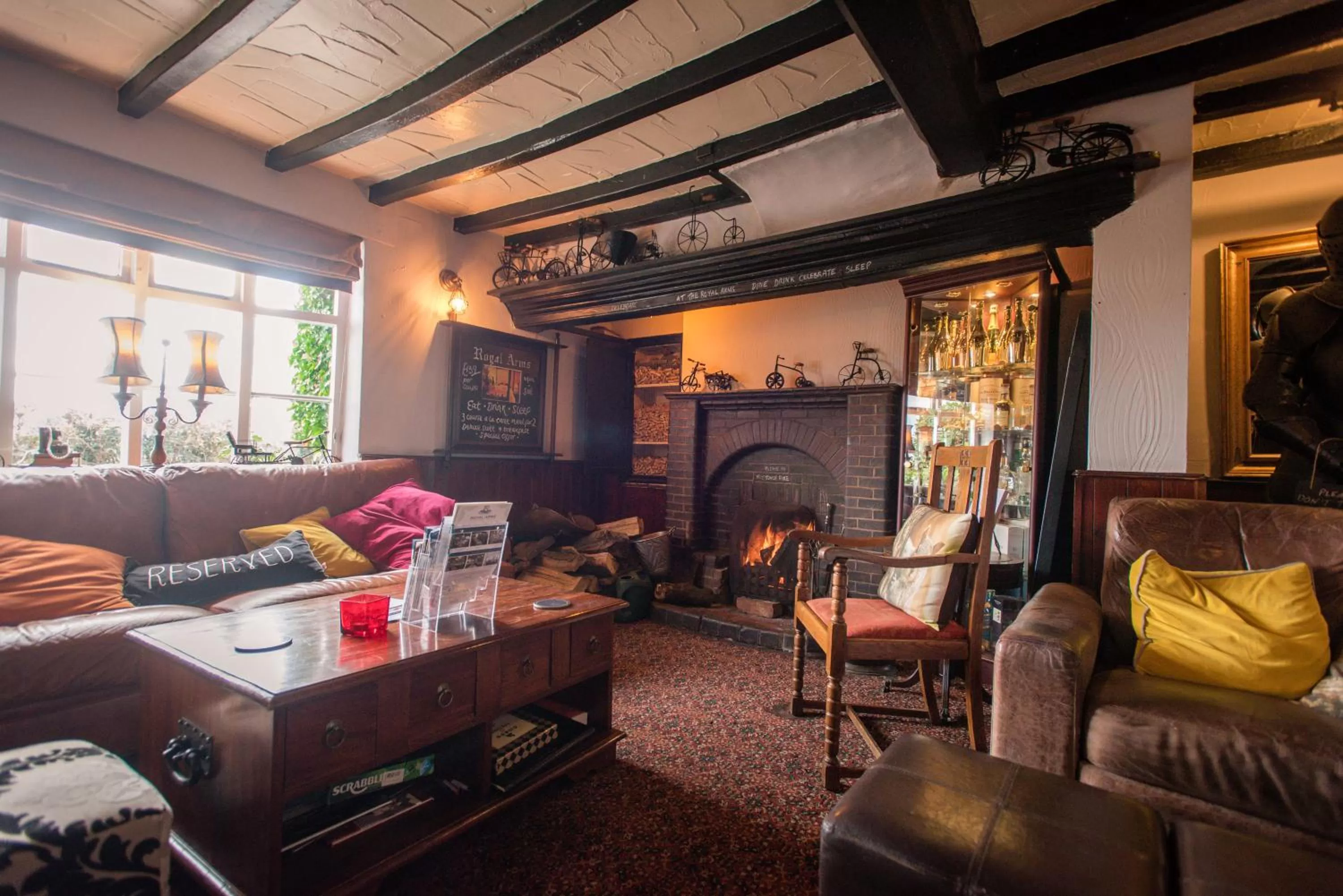 Lounge or bar in The Royal Arms Bed & Breakfast