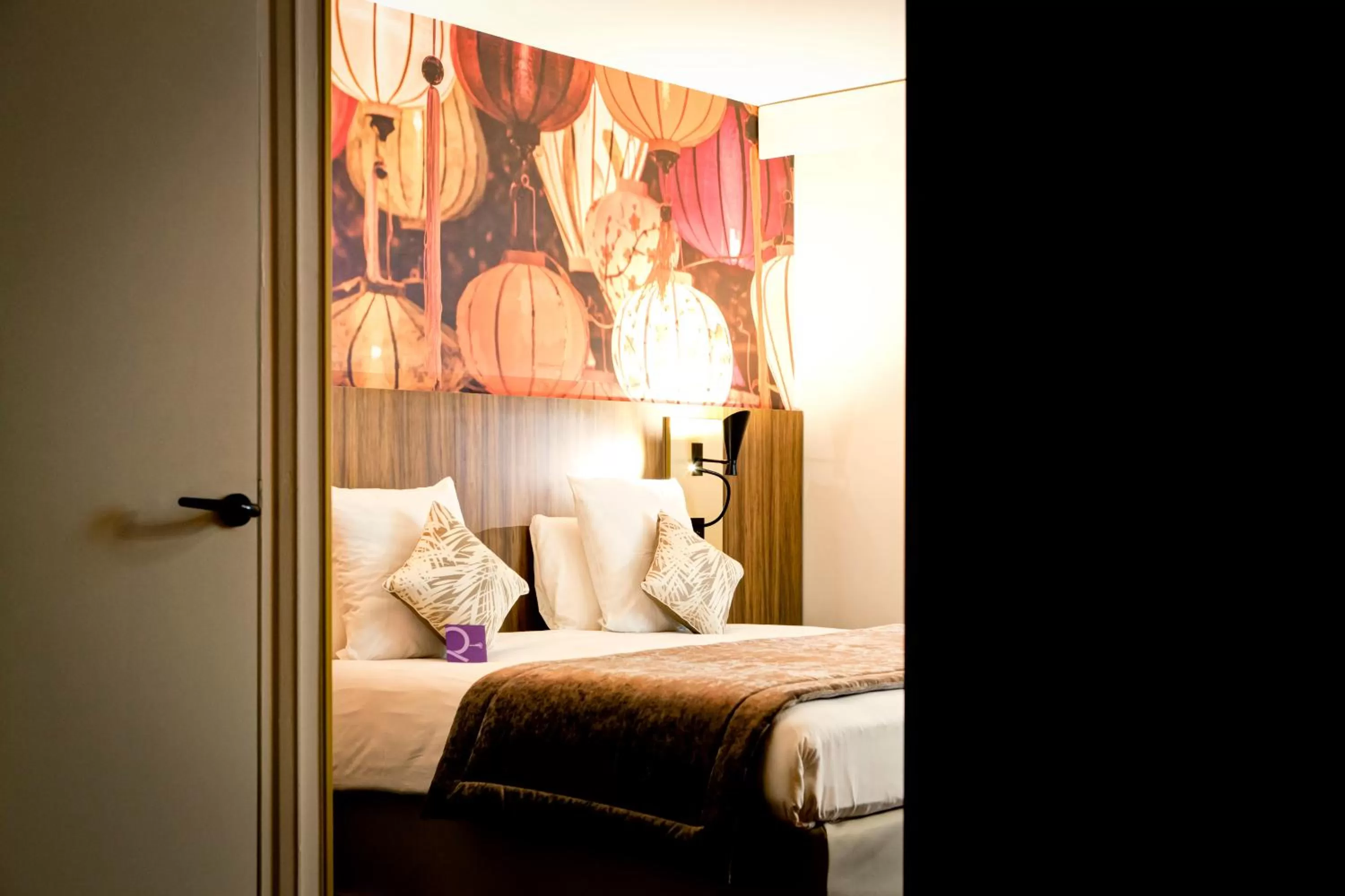 Staff, Bed in Mercure Lyon Centre Plaza République