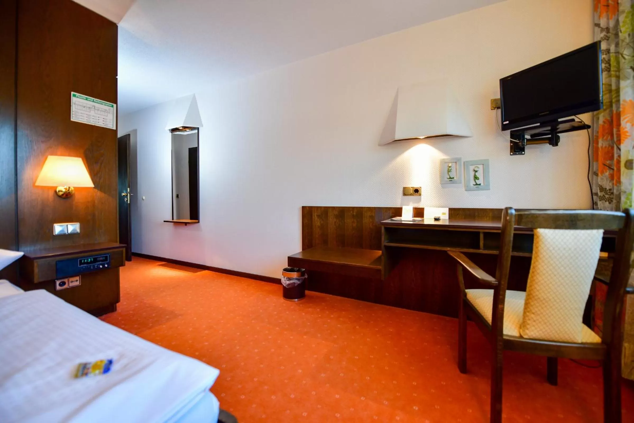 Bed in Hotel Zur Post