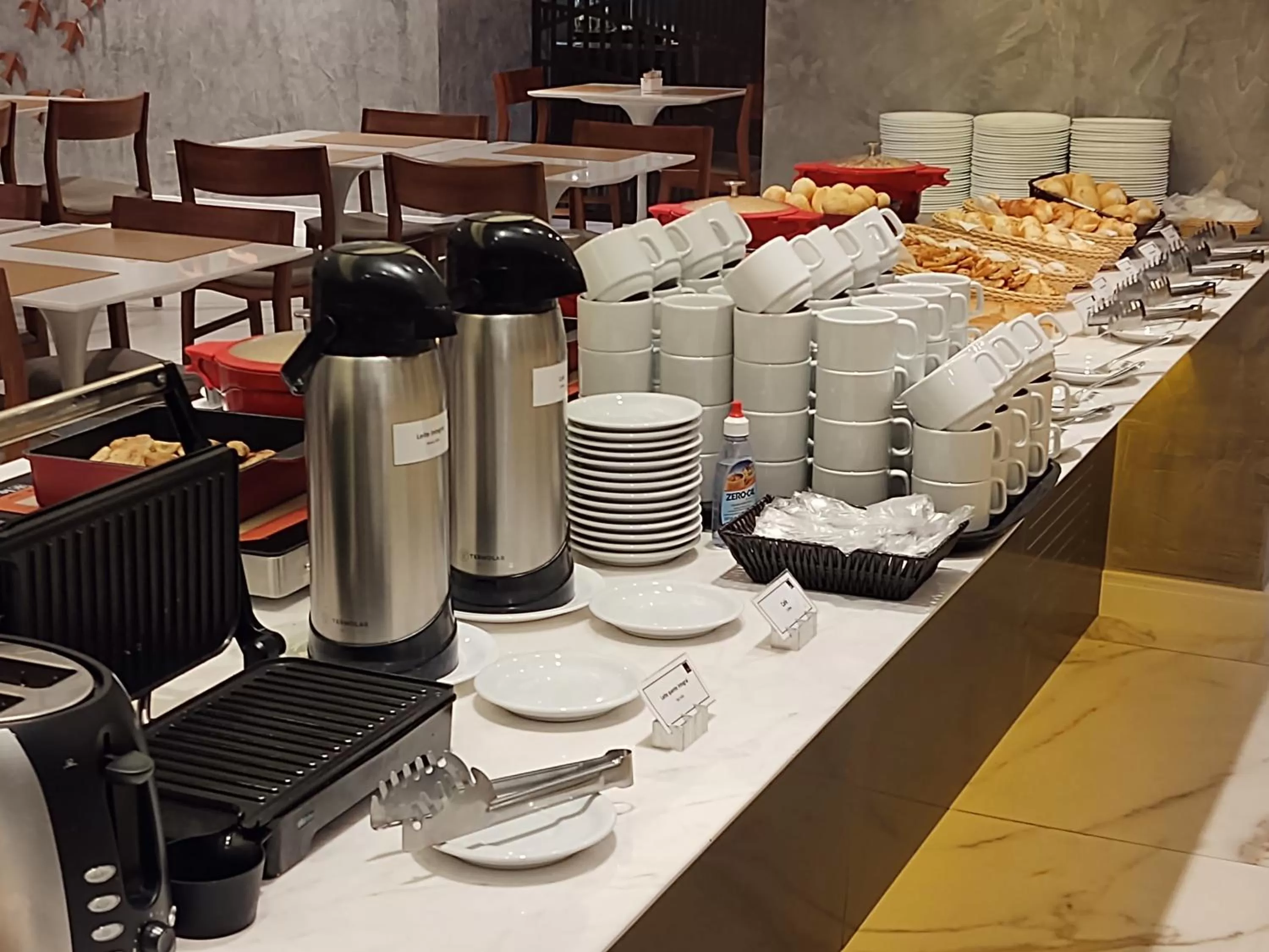 Restaurant/places to eat in Lets Idea Brasília Hotel